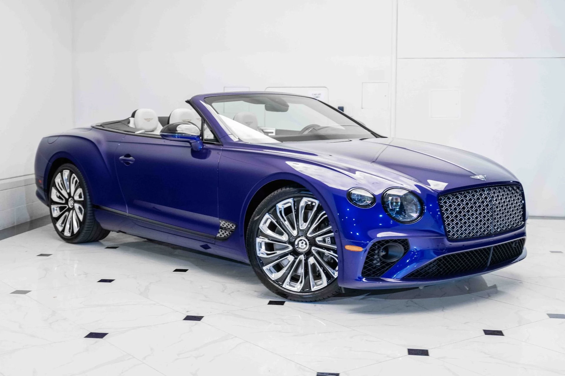 mph000_2769447604_Used_2024_Bentley_Continental_GTC_Mulliner_W12_1718978175_bd9717df19