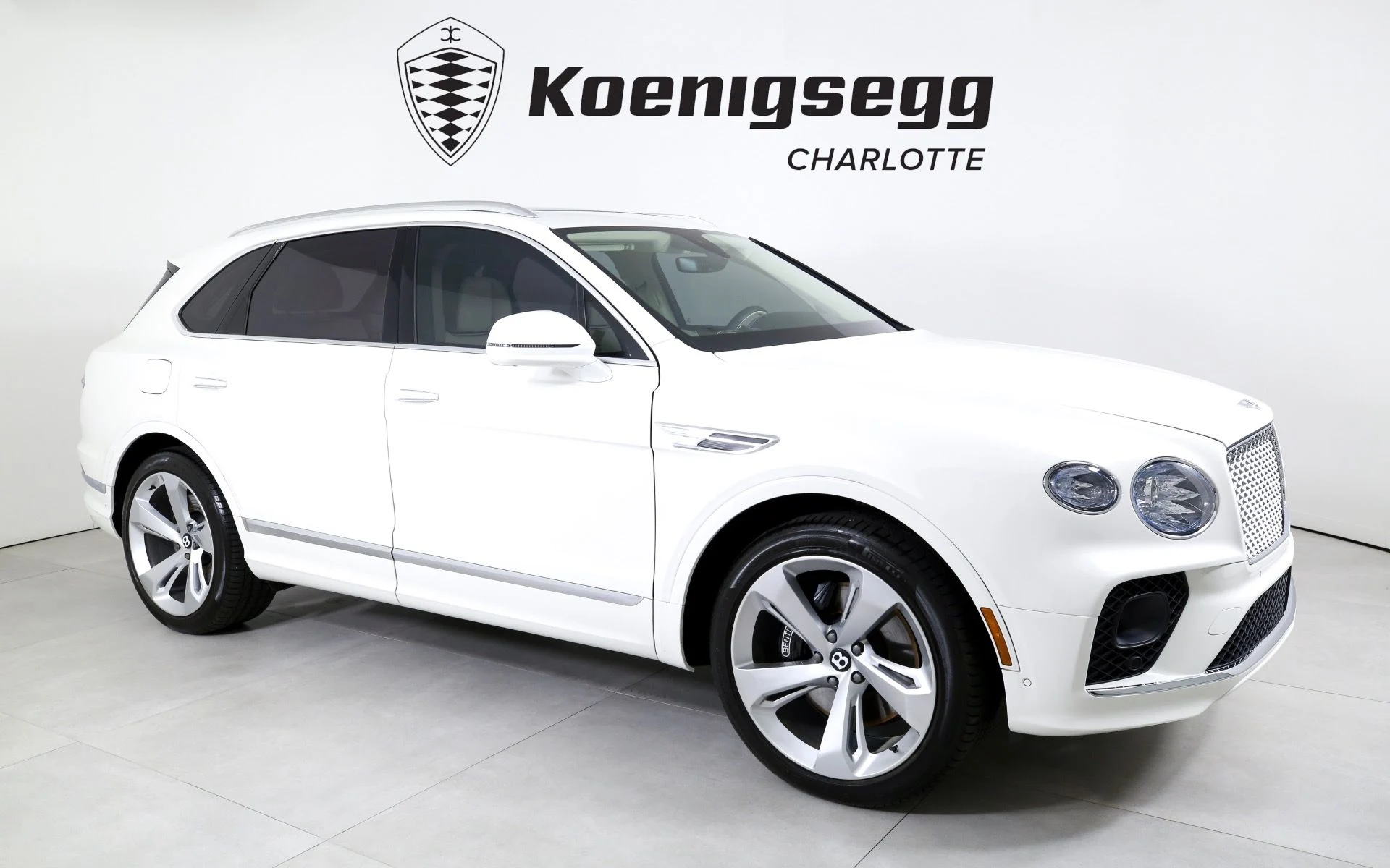 mph000_2783401919_Used_2023_Bentley_Bentayga_Hybrid_1760985587_8df6ac7e98