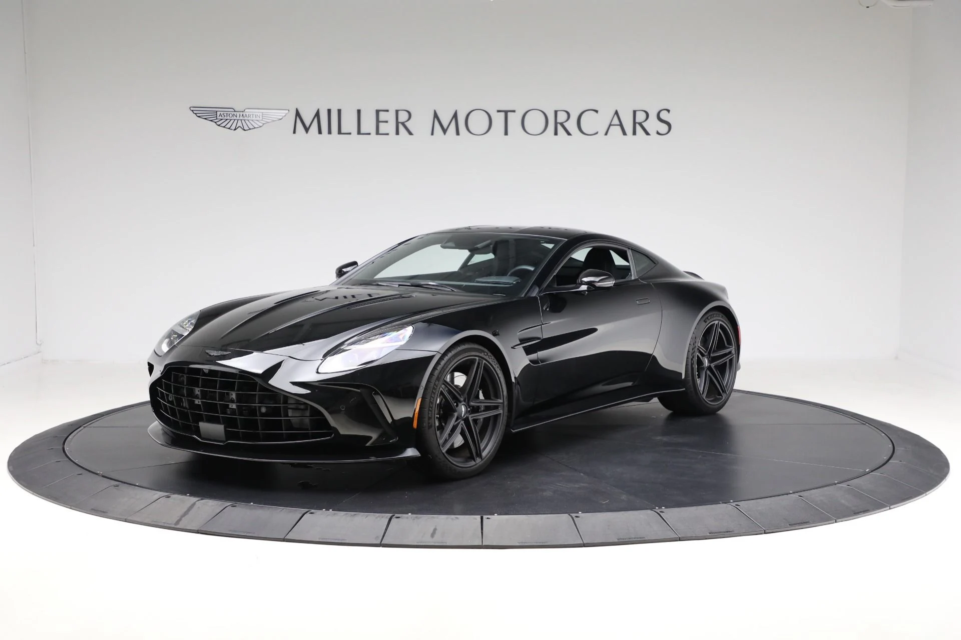 mph000_2799018664_Used_2025_Aston_Martin_Vantage_1763143757_9a5425aa0d