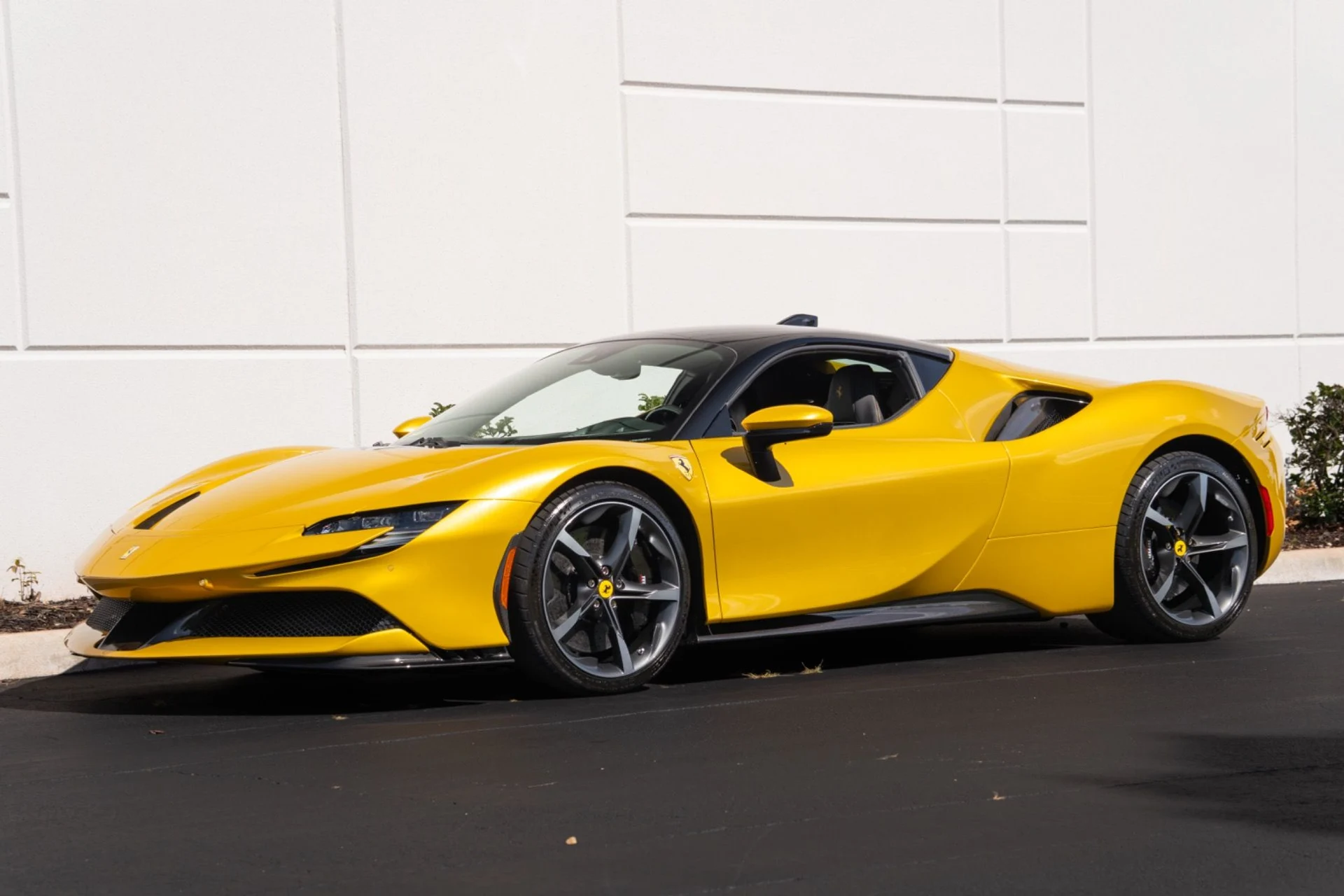 mph000_2813936539_Used_2023_Ferrari_SF_90_Stradale_1780886537_06ab17d0ce