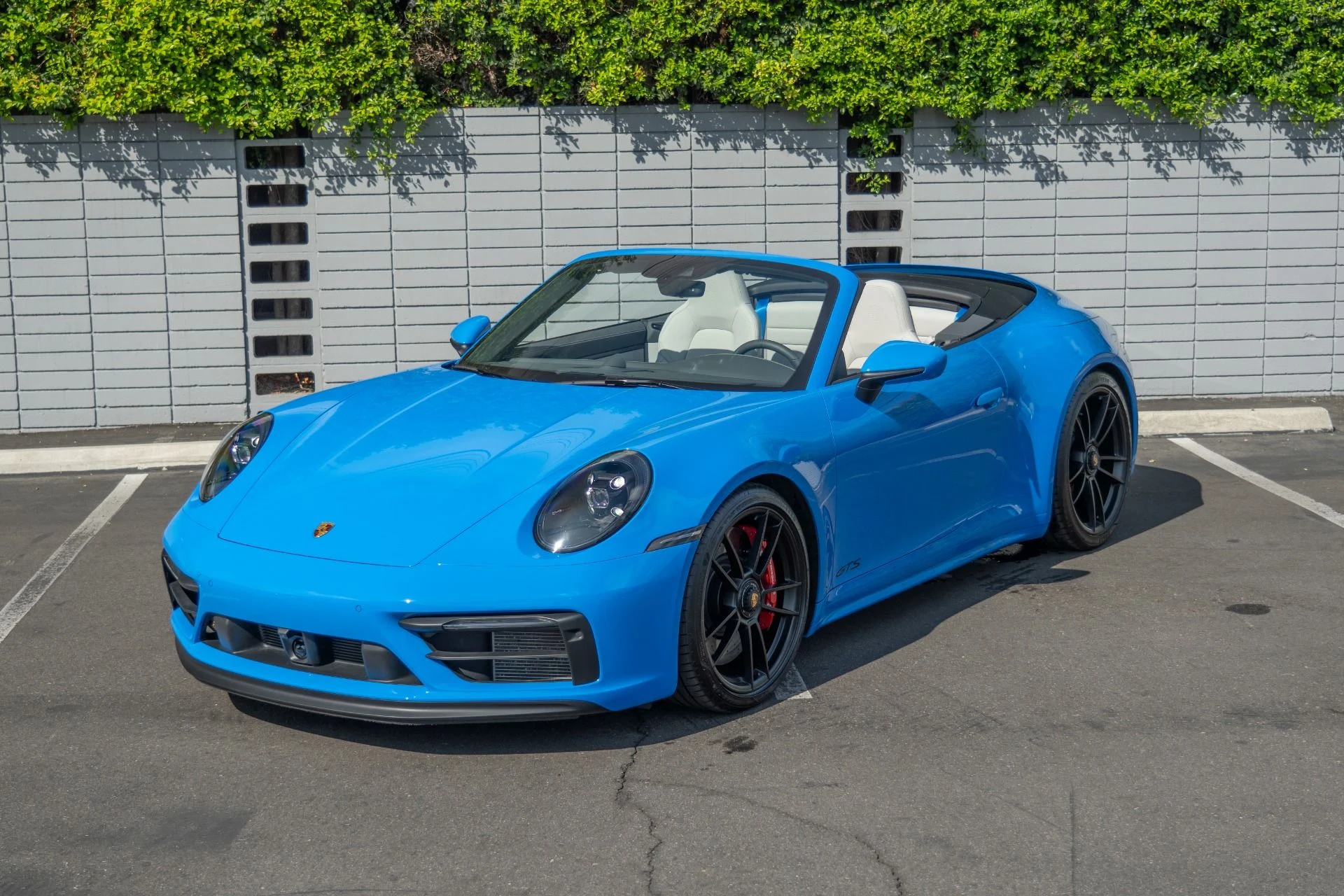 mph000_2835278066_Used_2023_Porsche_911_Carrera_GTS_1759352953_ade6b25b44