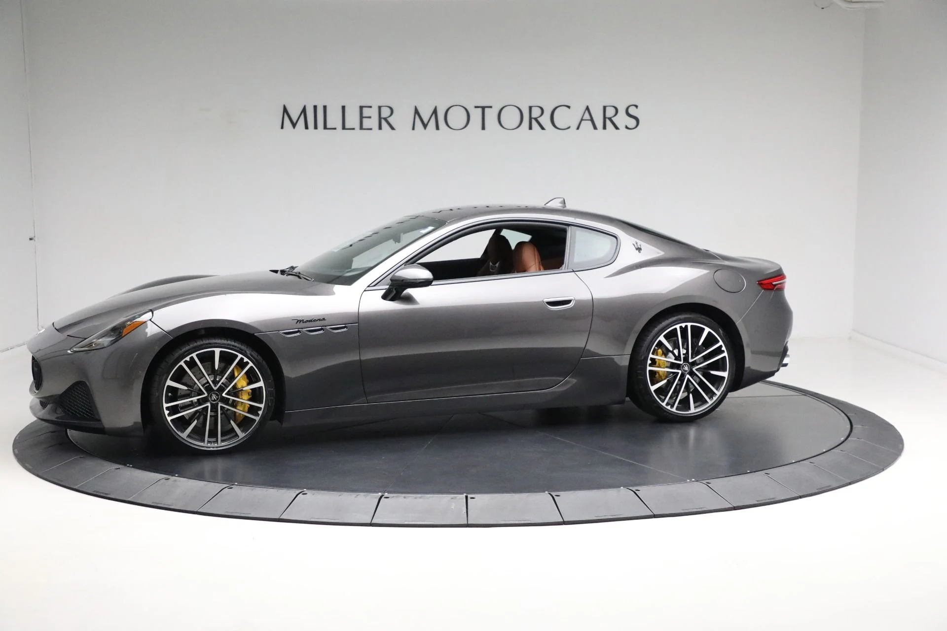 mph000_2838873768_Used_2024_Maserati_Gran_Turismo_Modena_1783952207_ed04a7cdc2