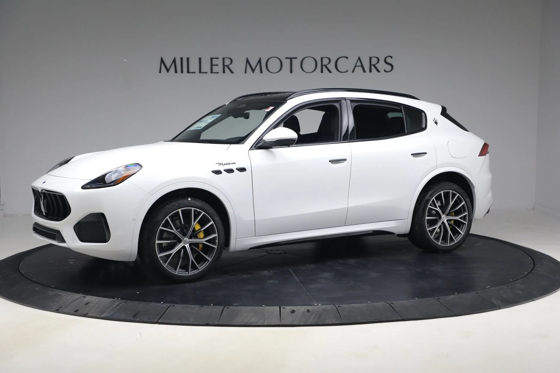 mph000_2842681703_New_2026_Maserati_Grecale_Modena_1771345712_591bed8828