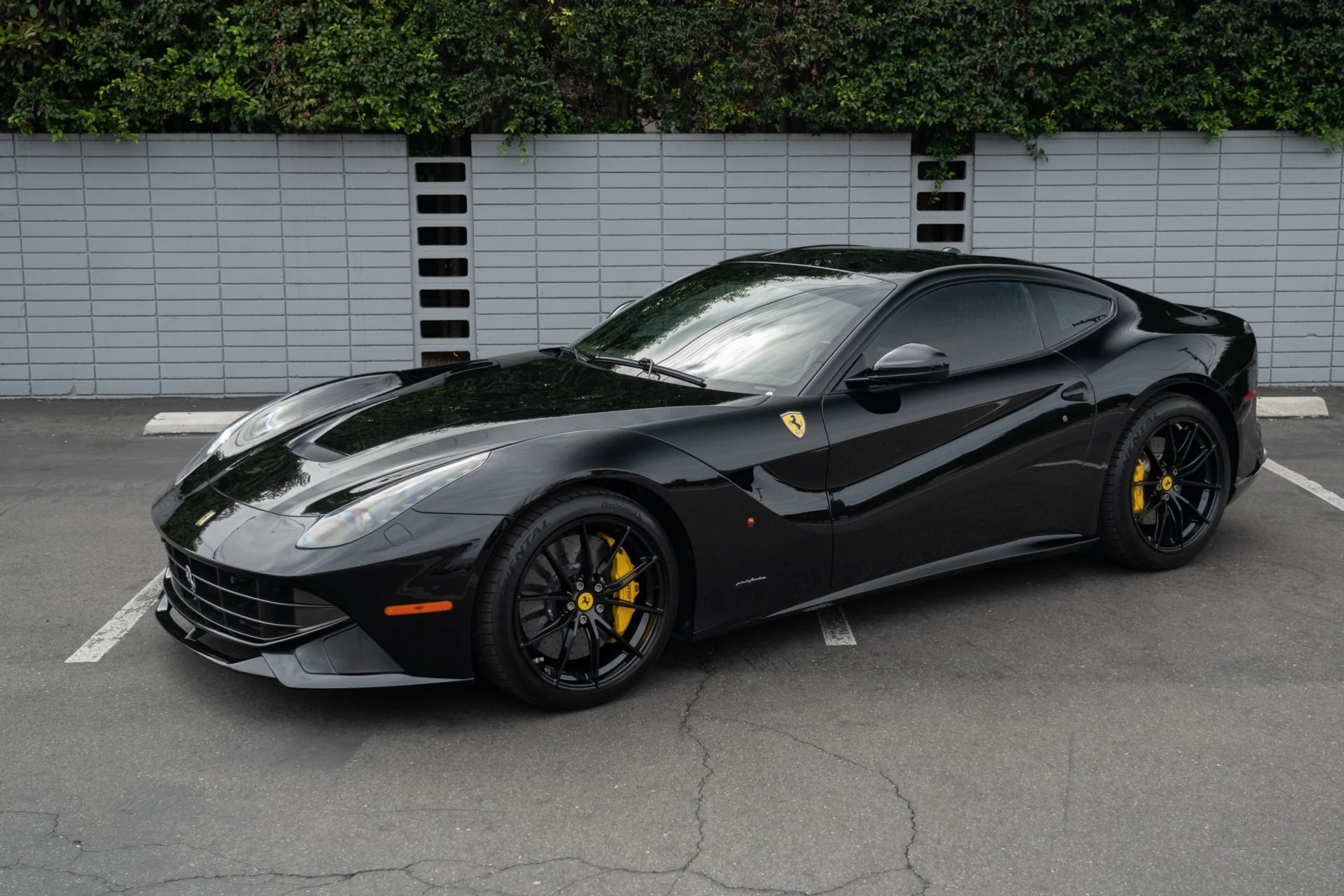 mph000_2861178417_Used_2014_Ferrari_F12berlinetta_1756490493_b7cc62ca66