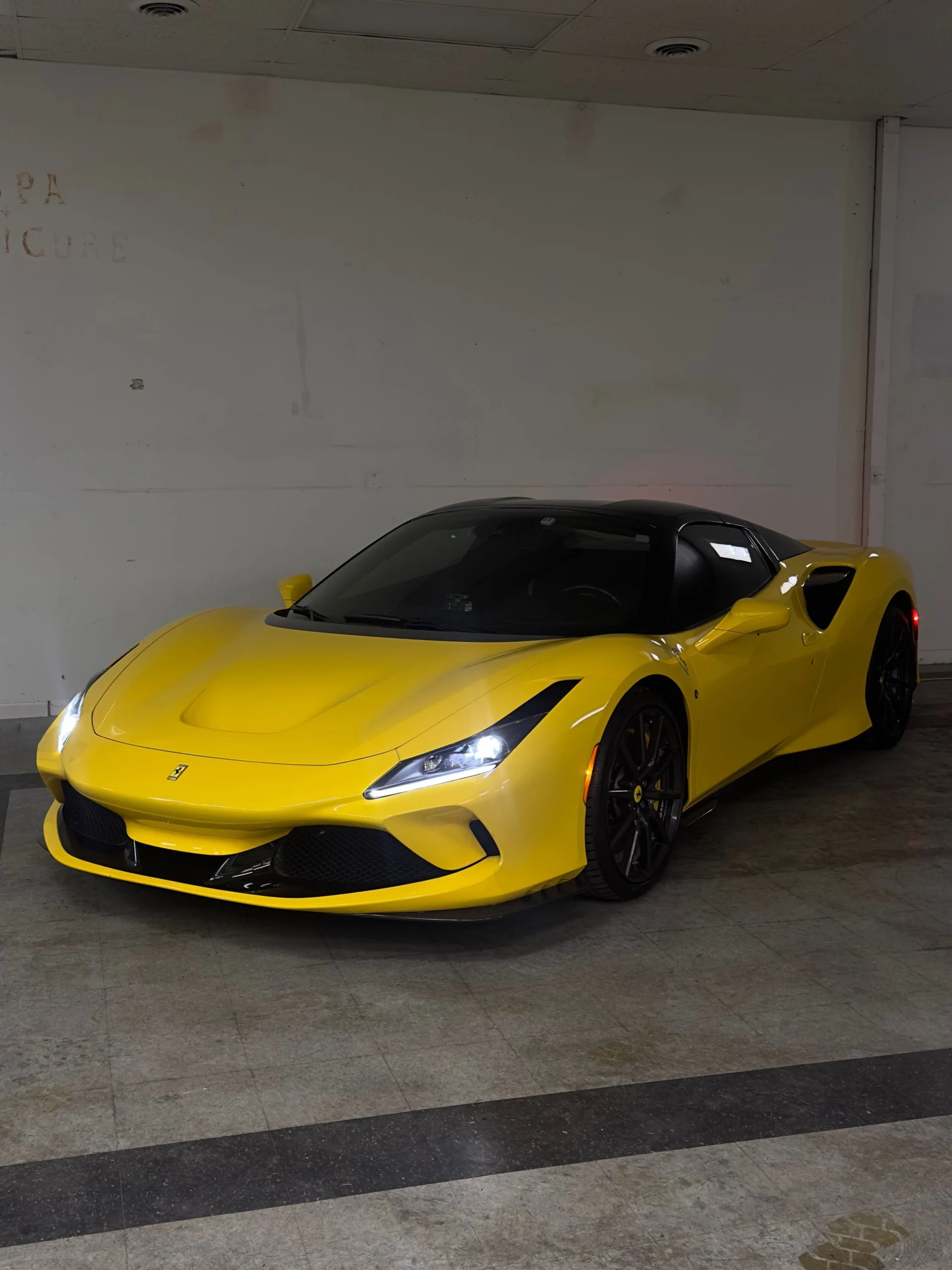 mph000_2898334793_Used_2021_Ferrari_F8_Spider_1758838949_c46c62ce7f