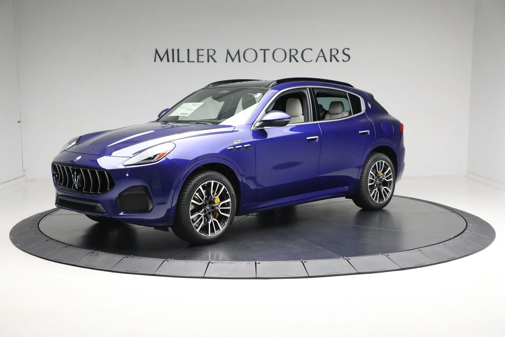 mph000_2910080189_New_2024_Maserati_Grecale_GT_d4bf89c570