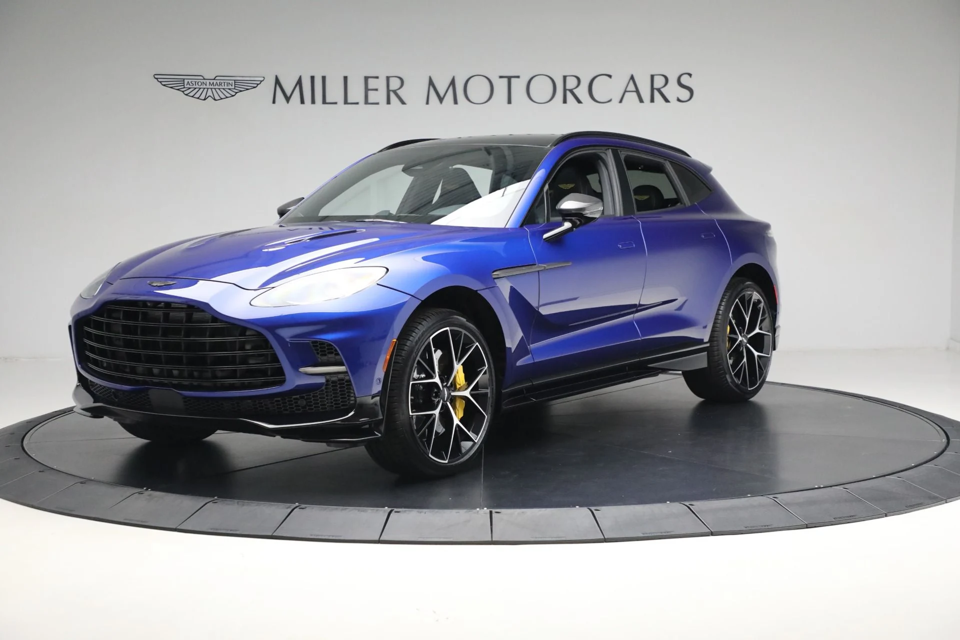 mph000_2953328263_New_2025_Aston_Martin_DBX_707_707_7a47634268