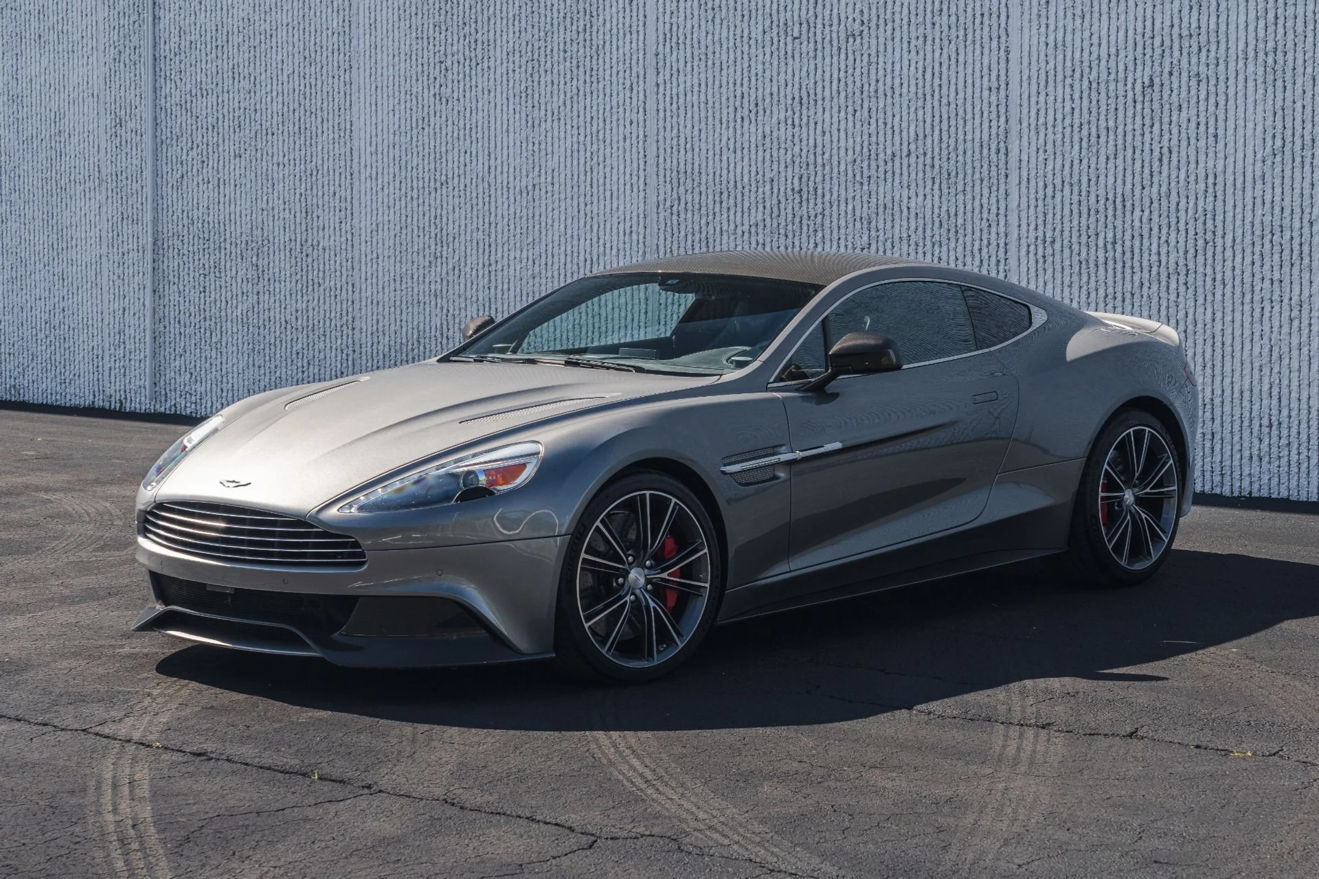 mph000_2960433068_Used_2014_Aston_Martin_Vanquish_w_Quilted_Stitching_Carbon_Interior_Carbon_Exterior_1757455355_909fbb85eb