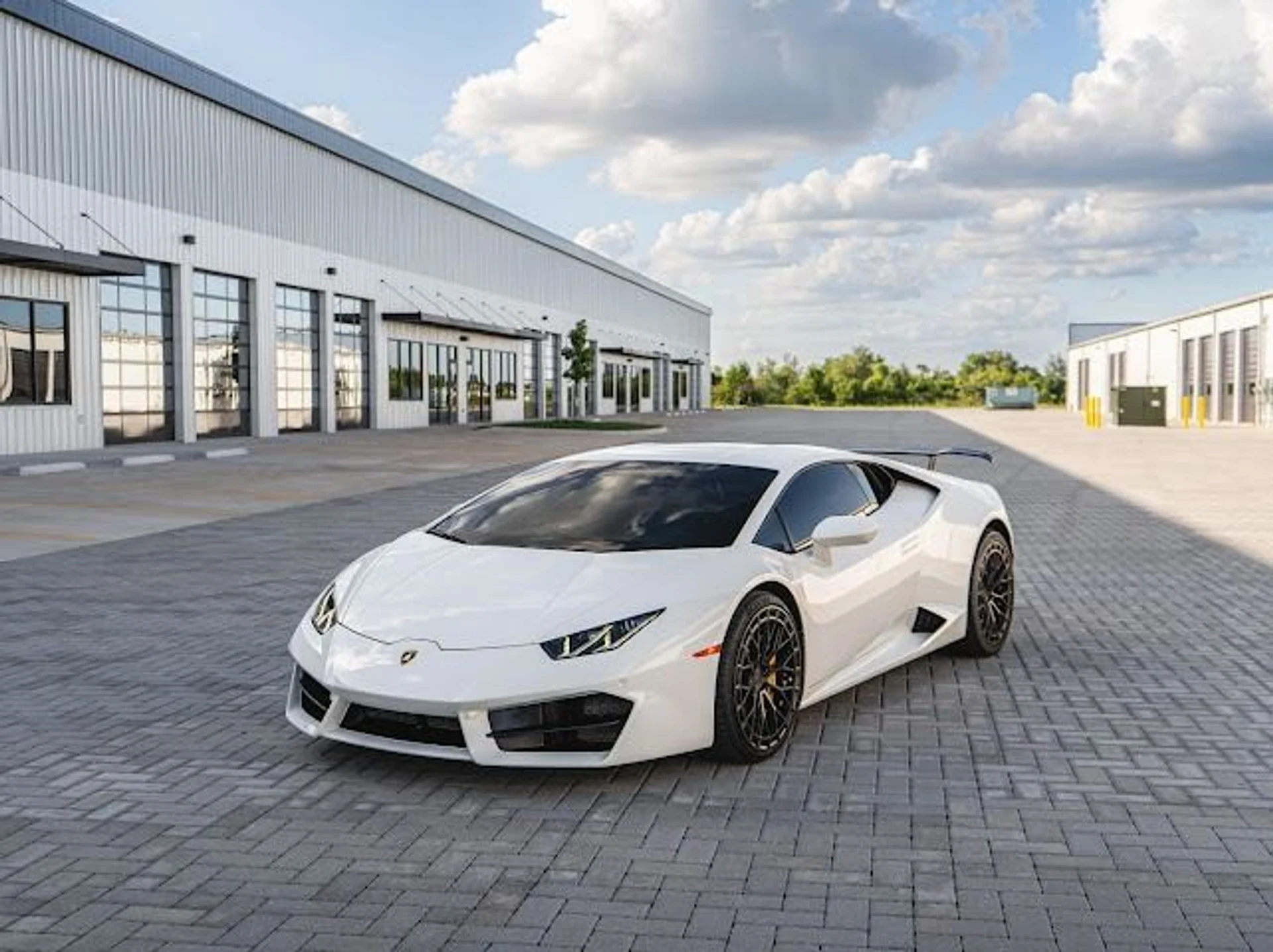 mph000_2969305218_Used_2017_Lamborghini_Huracan_LP_580_2_1750787016_234287edc1