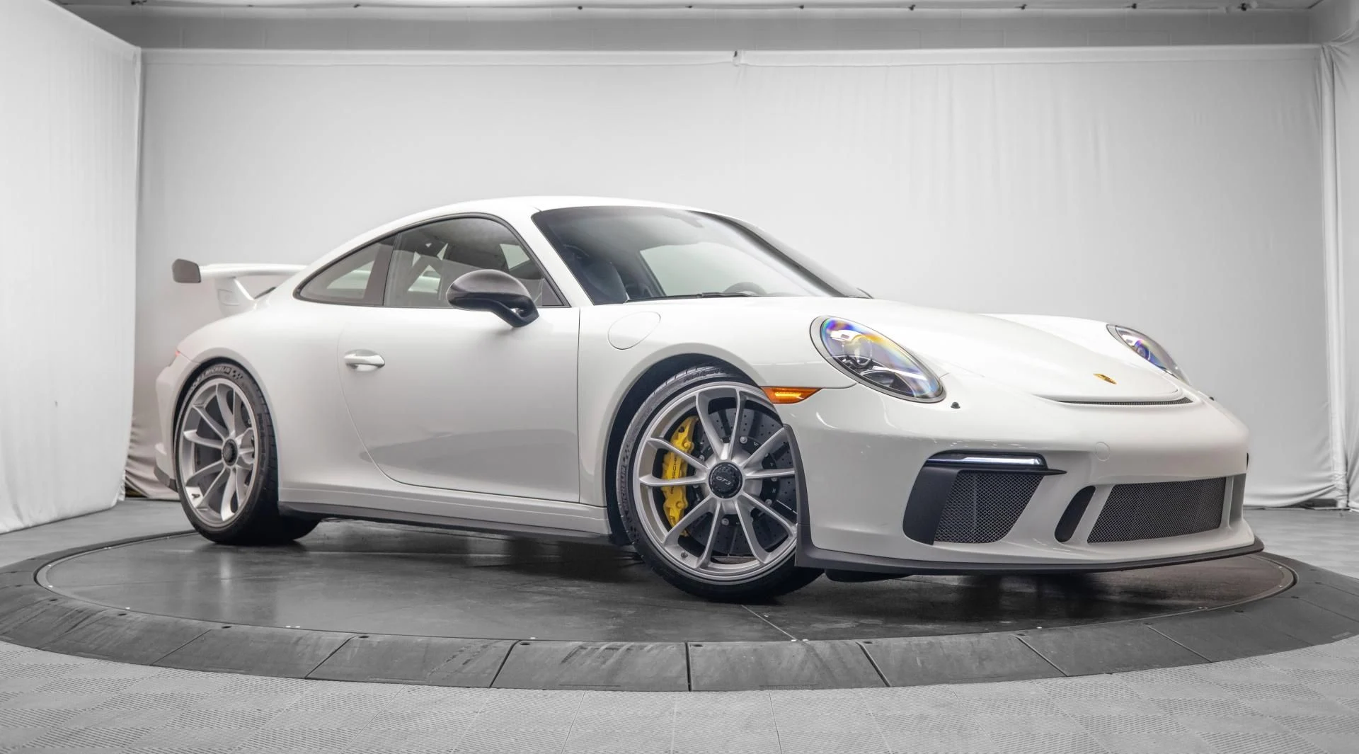 mph000_2975207057_Used_2018_Porsche_911_GT_3_1755332362_eaaab2fac4