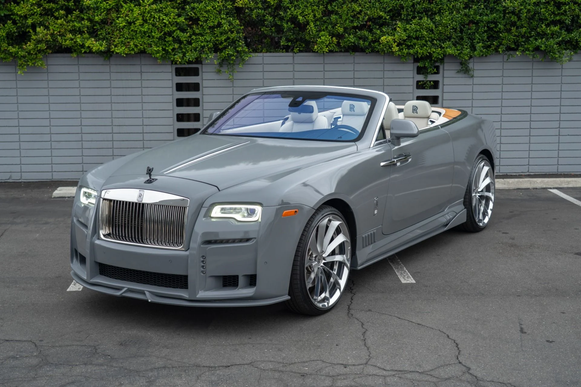 mph000_2980755393_Used_2017_Rolls_Royce_Dawn_1759961826_60badbe0e6