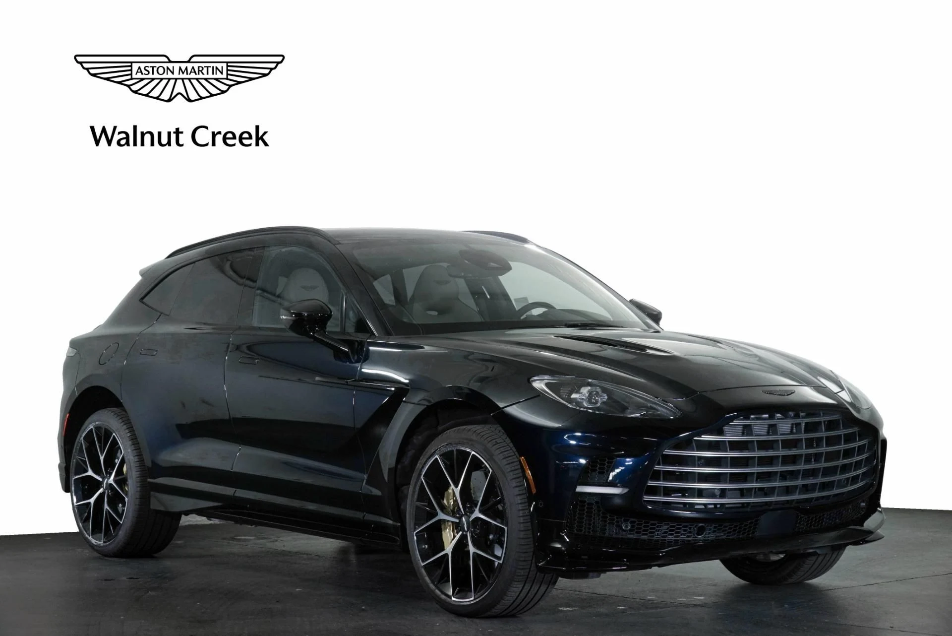 mph000_2989921061_New_2025_Aston_Martin_DBX_707_1768456078_d000d7f817