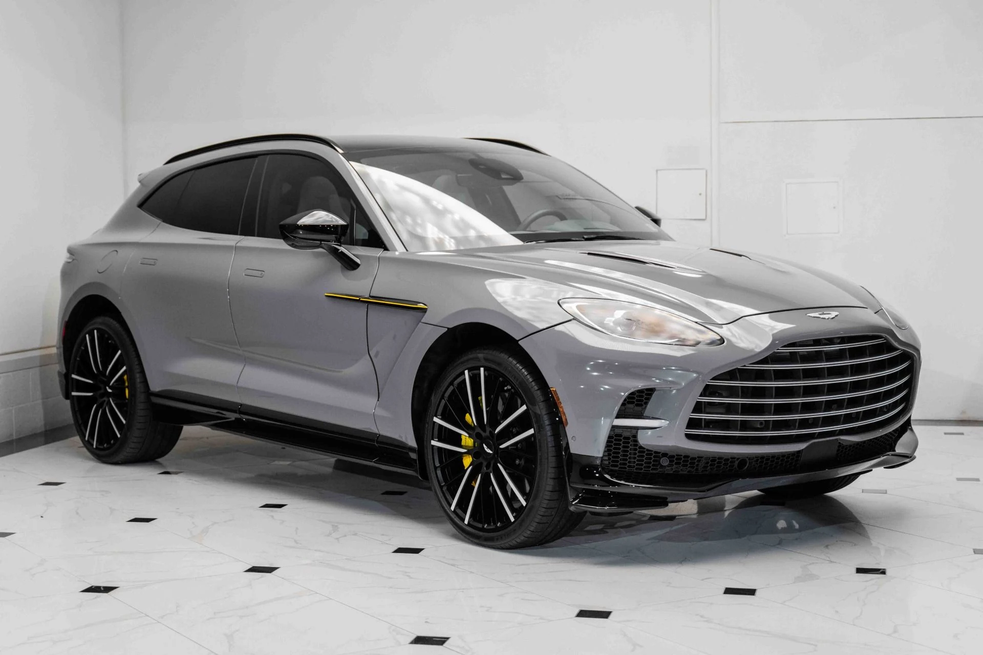 mph000_2997595259_Used_2023_Aston_Martin_DBX_707_1728832242_d73ea88a32
