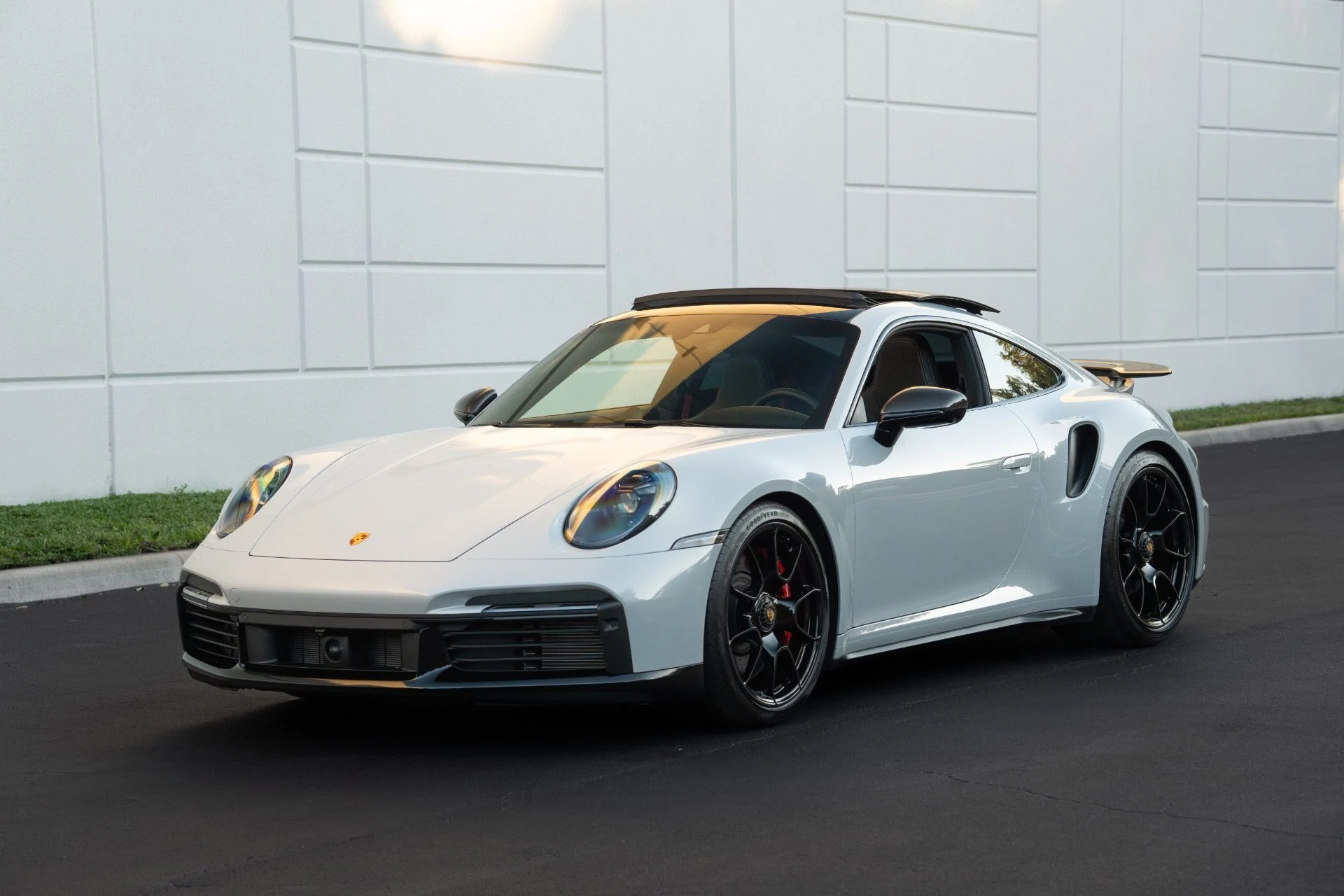 mph000_3026728585_Used_2024_Porsche_911_Turbo_1762281596_35b83f04c5