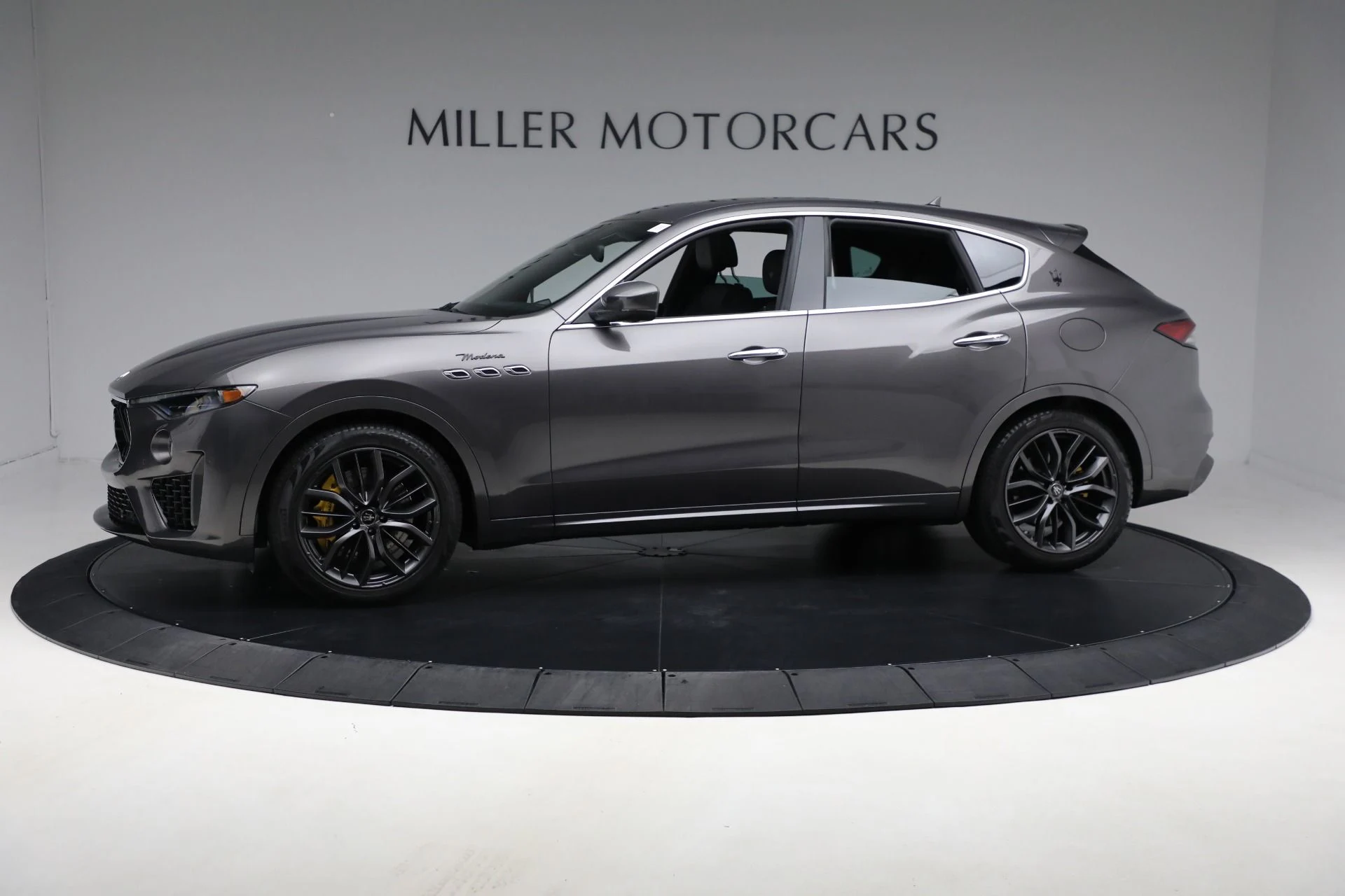 mph000_3041759693_Used_2022_Maserati_Levante_Modena_1785955025_03a5d180c0