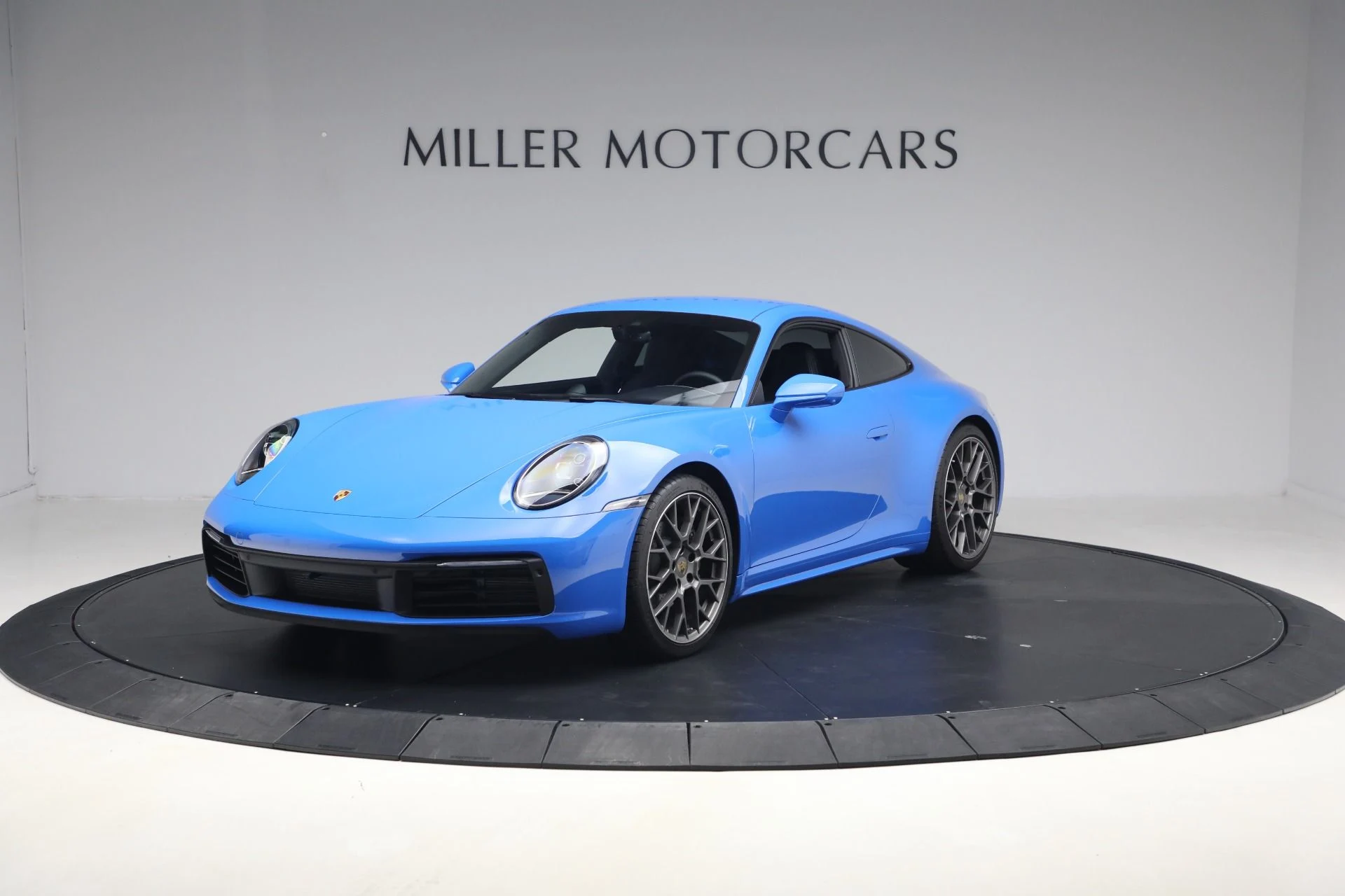 mph000_3042994747_Used_2024_Porsche_911_Carrera_1766252309_f08f366150