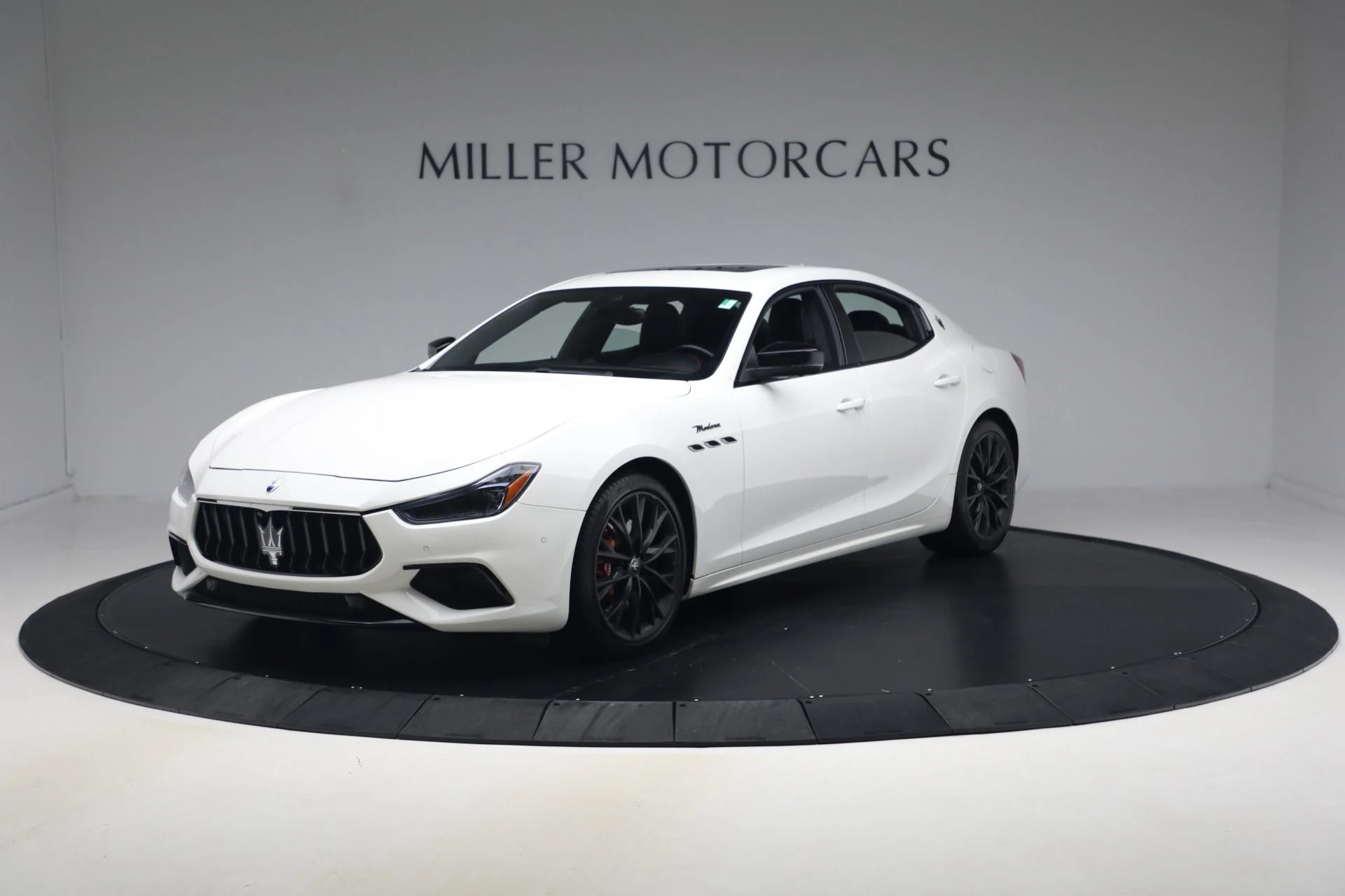mph000_304398658_Used_2022_Maserati_Ghibli_Modena_Q4_1788557289_30c2a74b4a