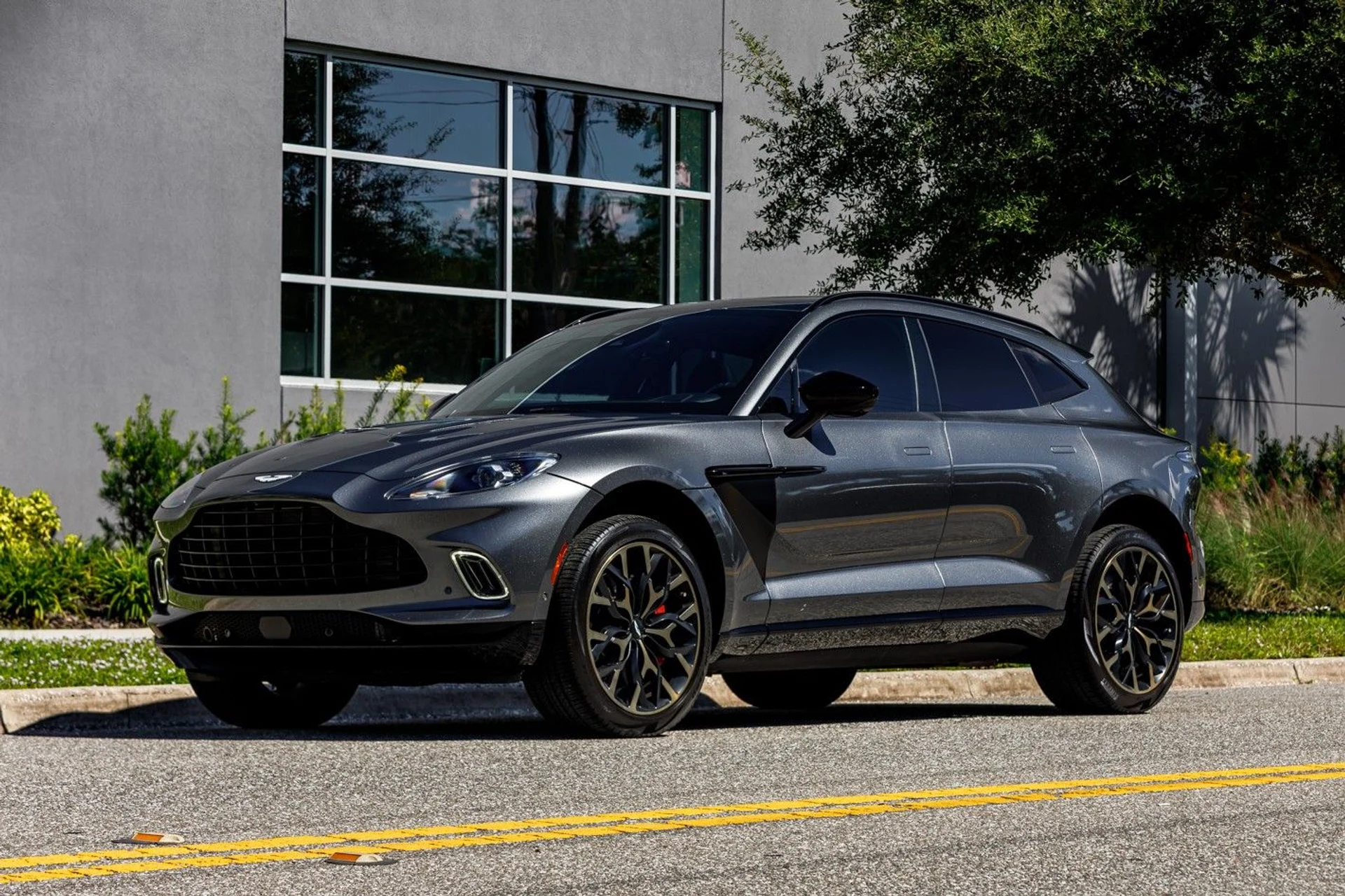 mph000_3057234061_Used_2021_Aston_Martin_DBX_be032f019f
