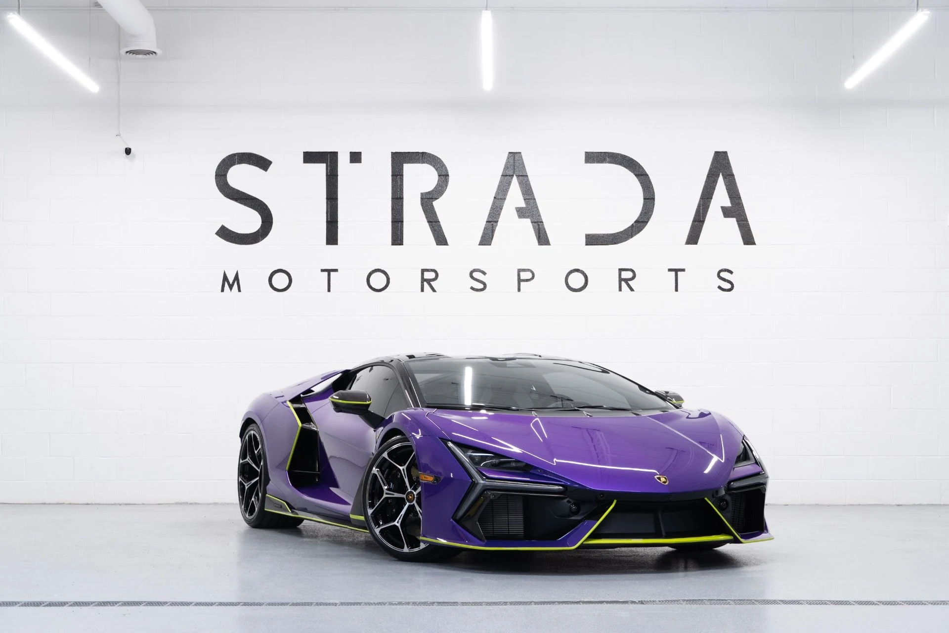 mph000_3095391245_Used_2024_Lamborghini_Revuelto_1739988848_fc31984653
