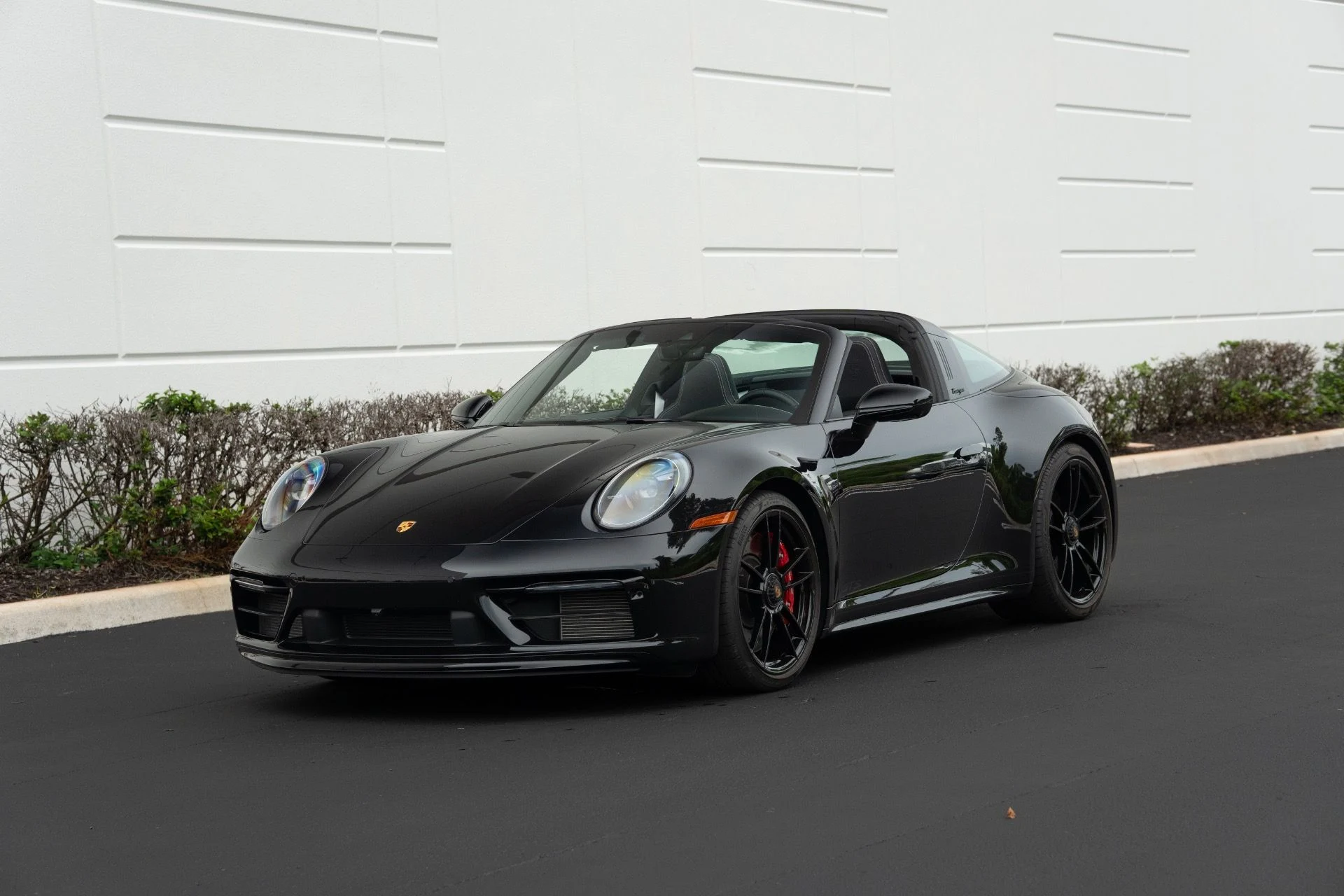 mph000_3101663129_Used_2024_Porsche_911_Targa_4_GTS_1758664261_c3825078d5