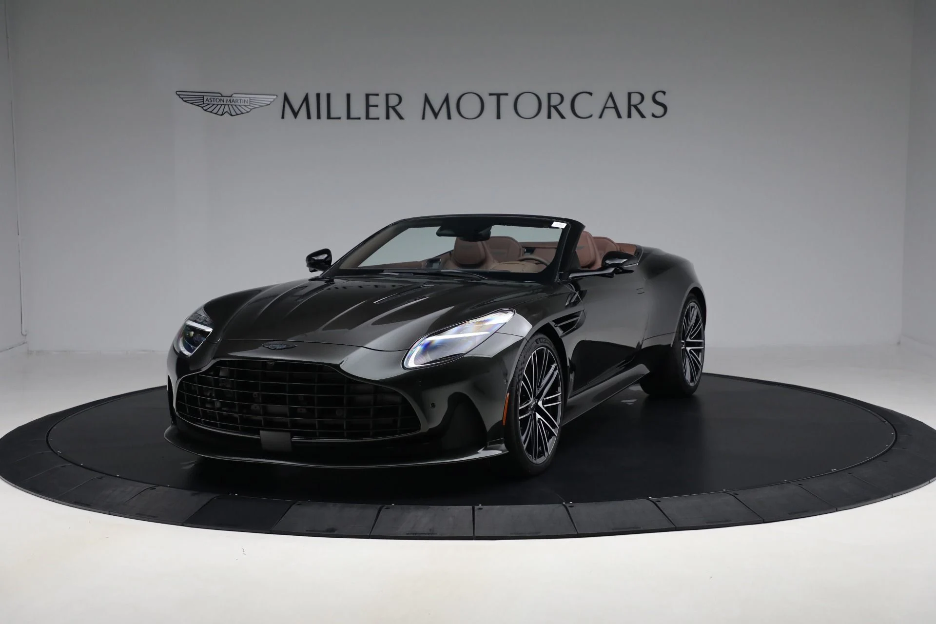 mph000_3103450539_Used_2024_Aston_Martin_DB_12_Volante_daaf96f013