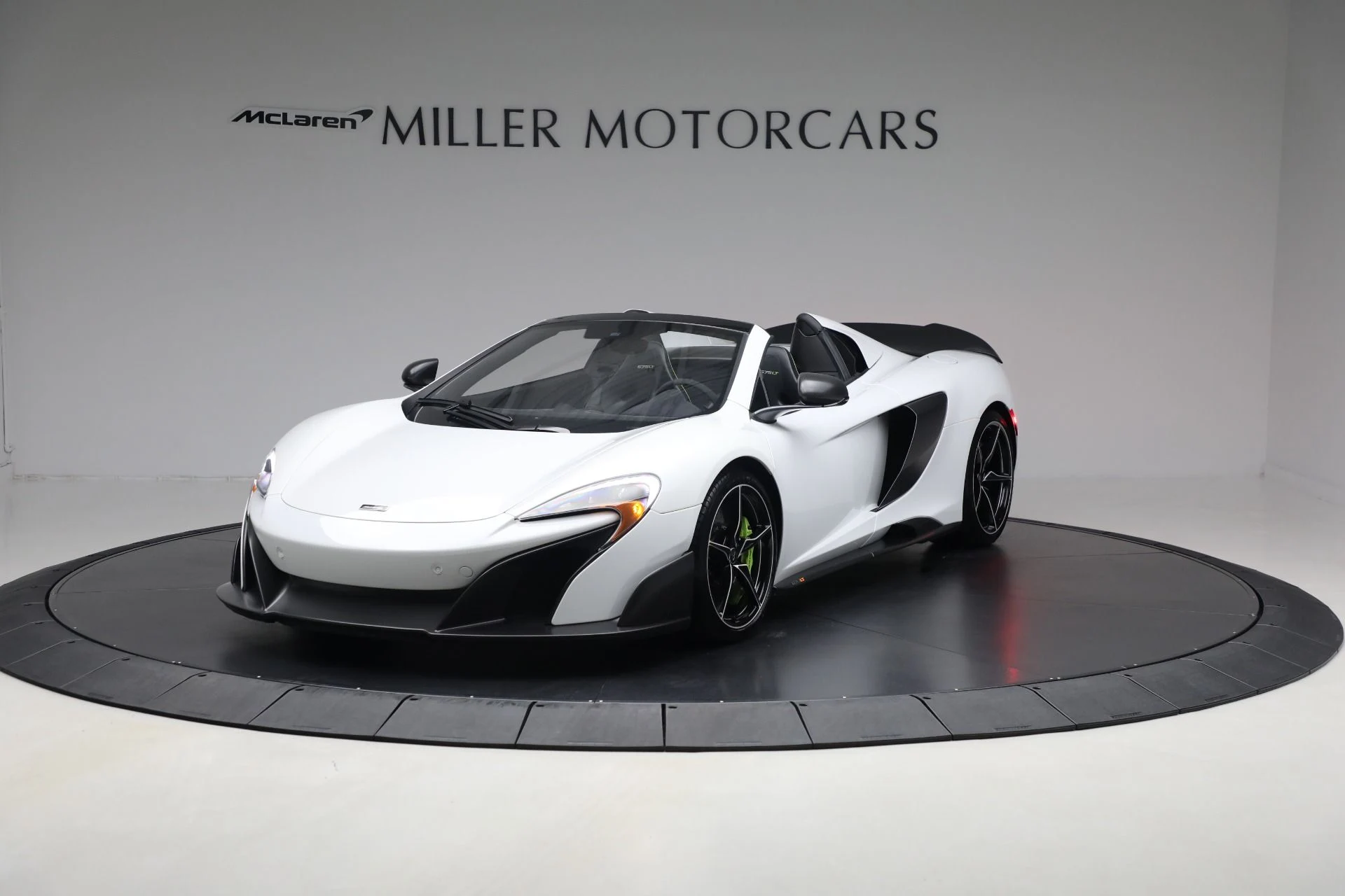 mph000_3137859937_Used_2016_Mc_Laren_675_LT_Spider_653a8fb86e