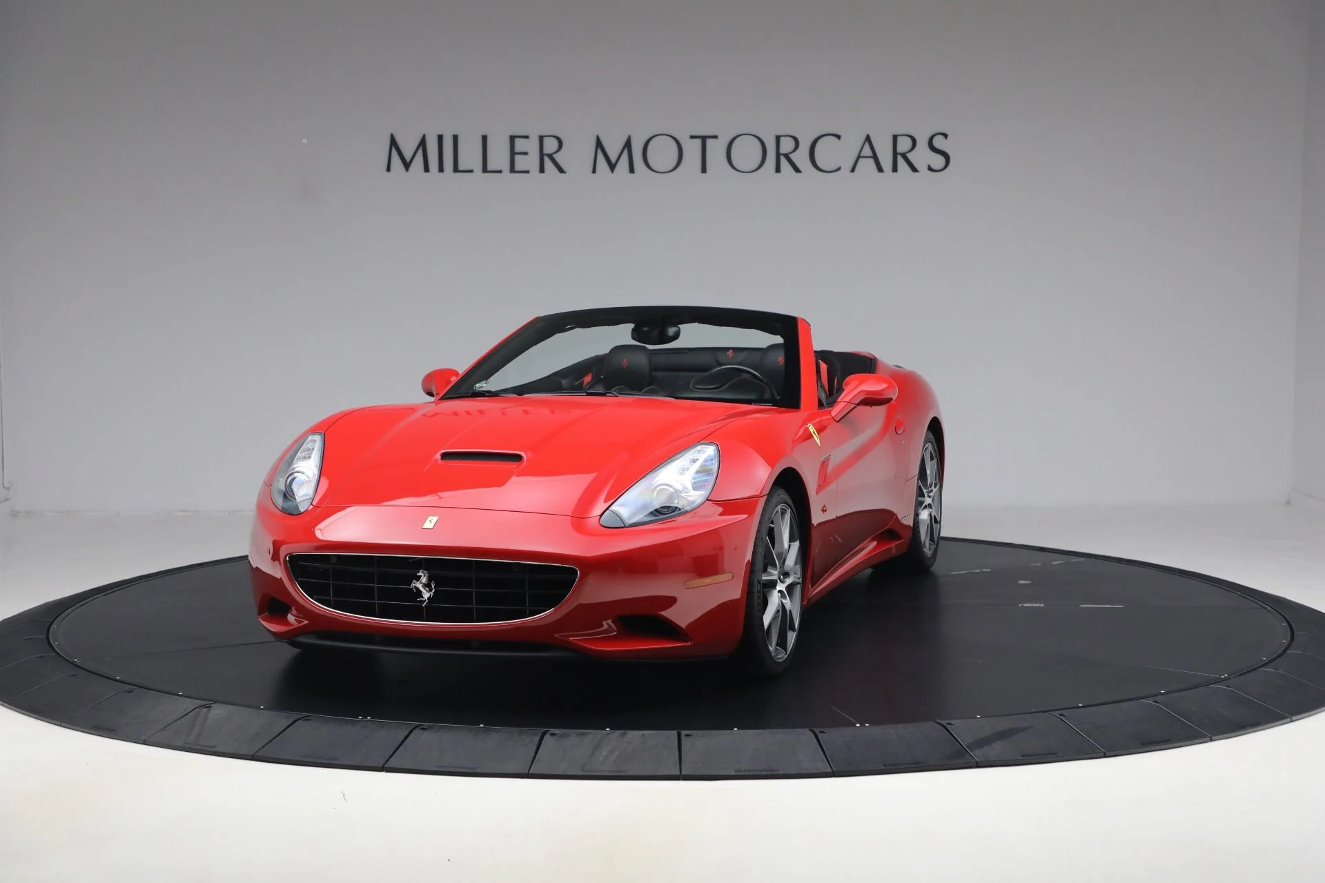 mph000_3147001428_Used_2014_Ferrari_California_30_1790775546_1ca36c623f