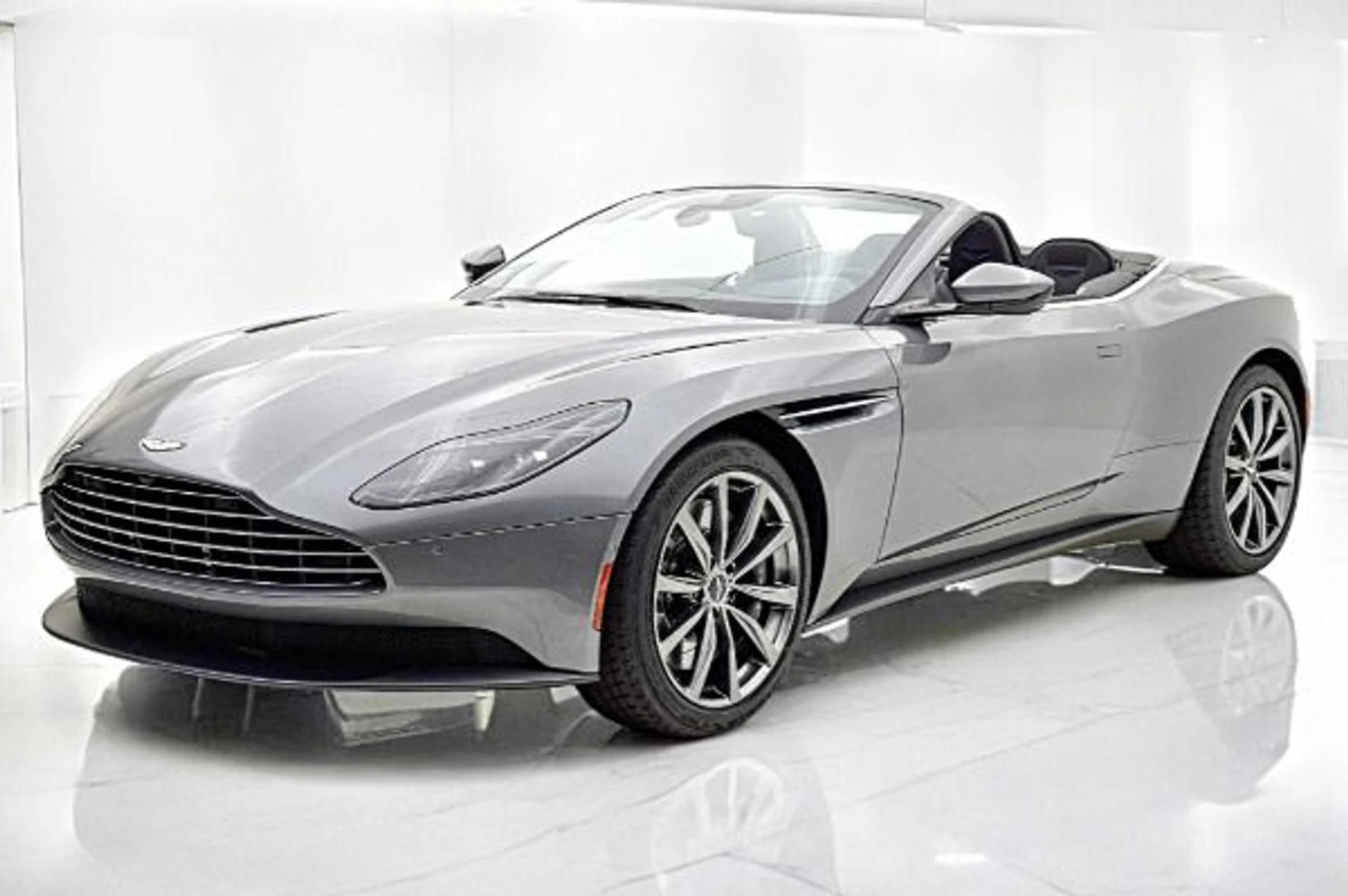 mph000_3166418773_Used_2021_Aston_Martin_DB_11_V8_Volante_98b9a05b59