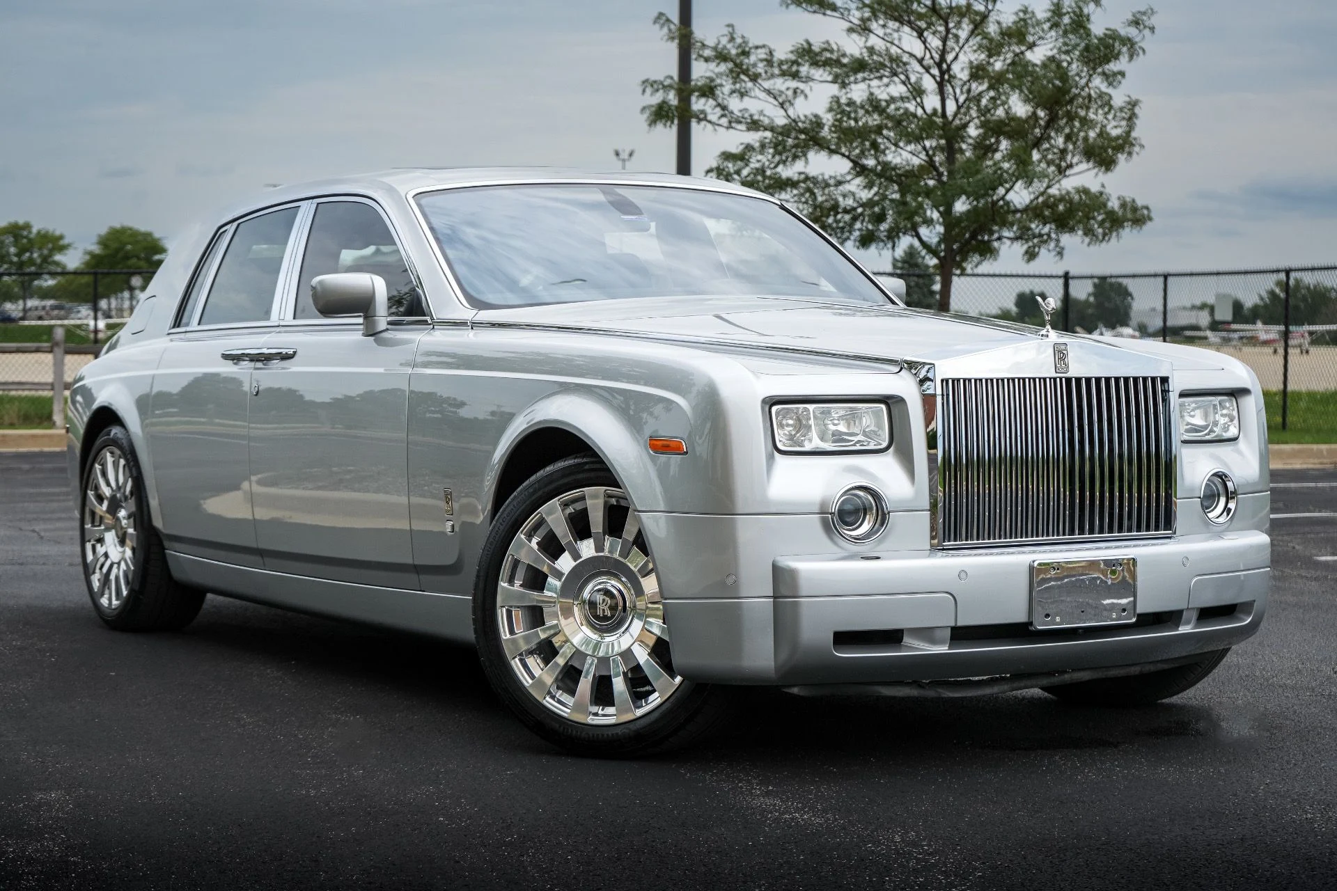 mph000_3168508041_Used_2005_Rolls_Royce_Phantom_1787087589_6efcacc4d0