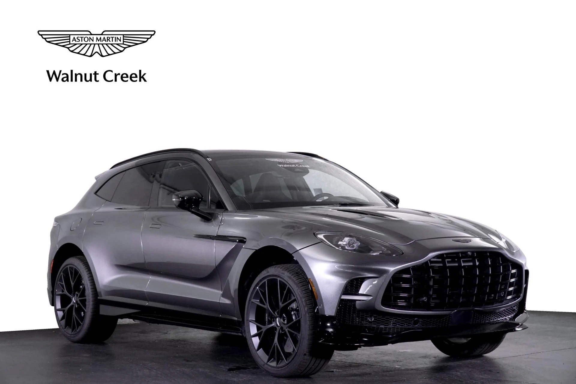 mph000_3203384829_New_2025_Aston_Martin_DBX_707_1768458252_06145b2695