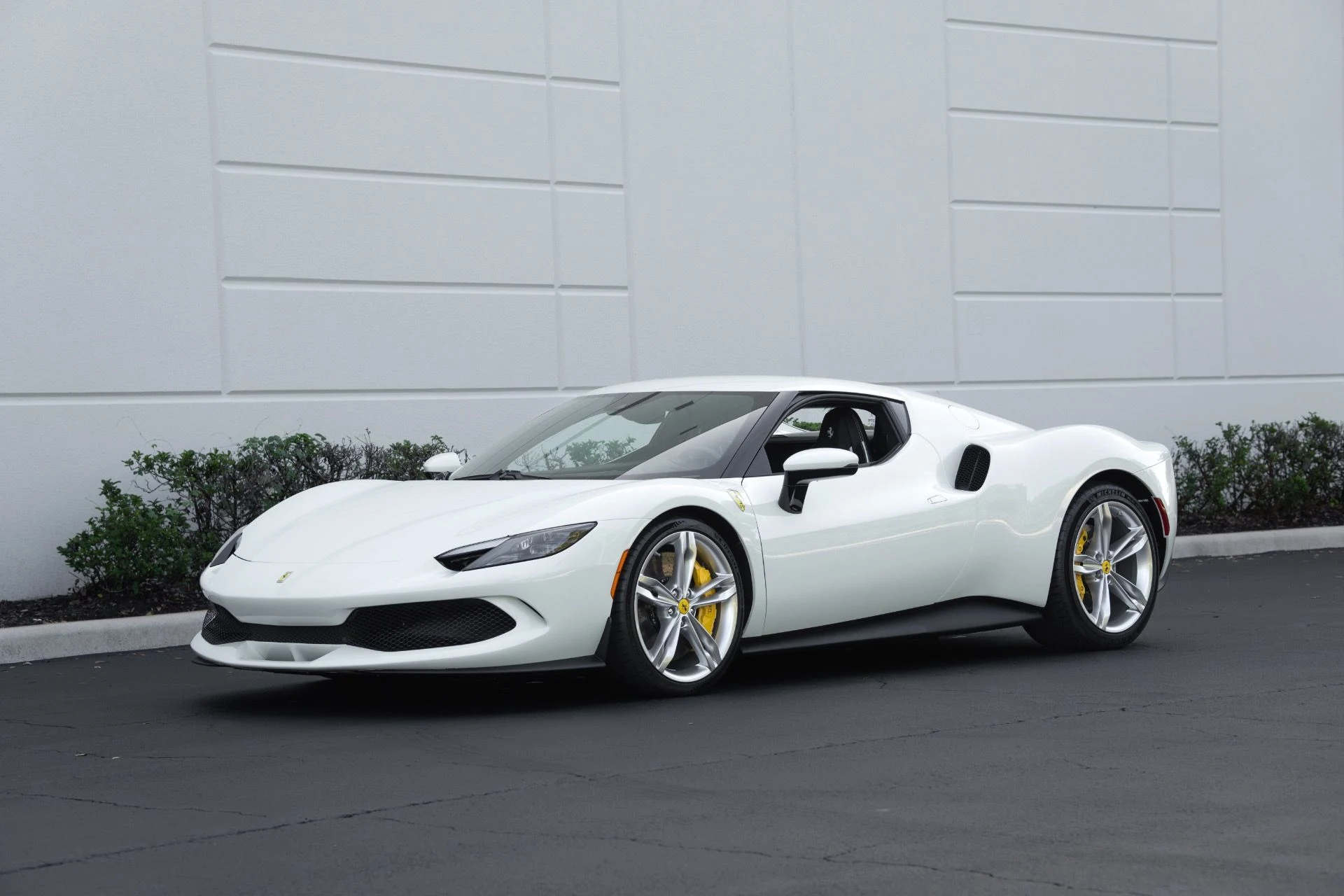 mph000_3228275905_Used_2025_Ferrari_296_GTB_1761682901_0779a55ba4