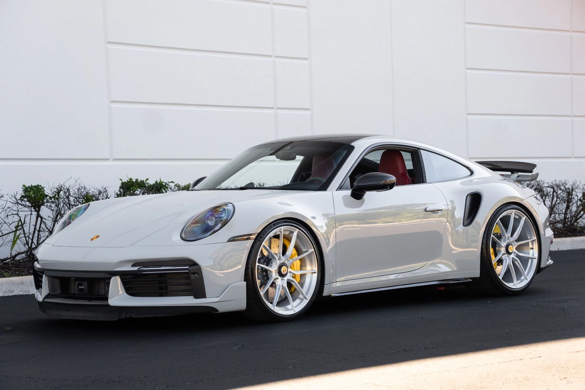 mph000_3228339095_Used_2022_Porsche_911_Turbo_S_1770440206_9a6e63754f