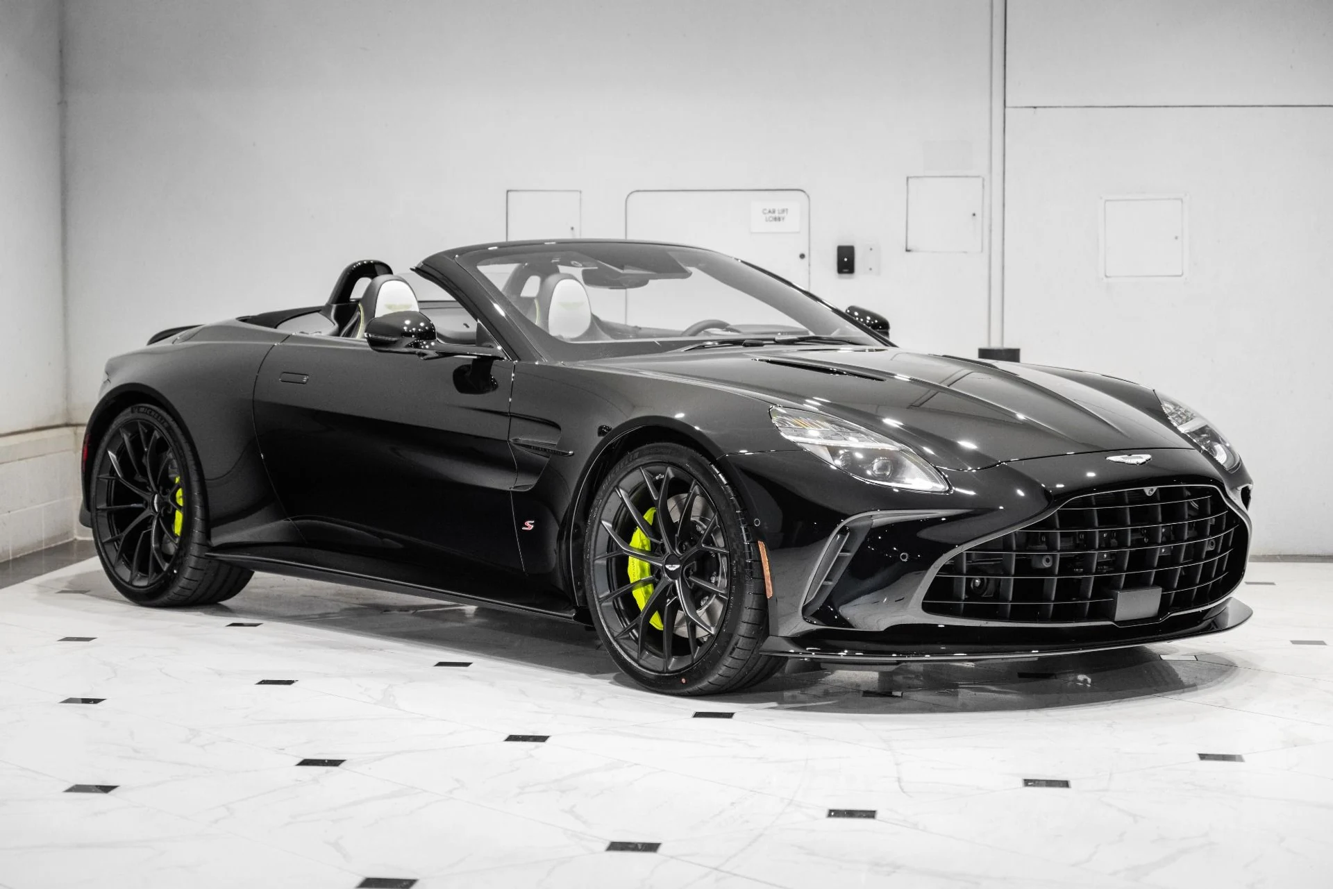 mph000_3228640643_New_2026_Aston_Martin_Vantage_S_Roadster_1780941042_be5836b430
