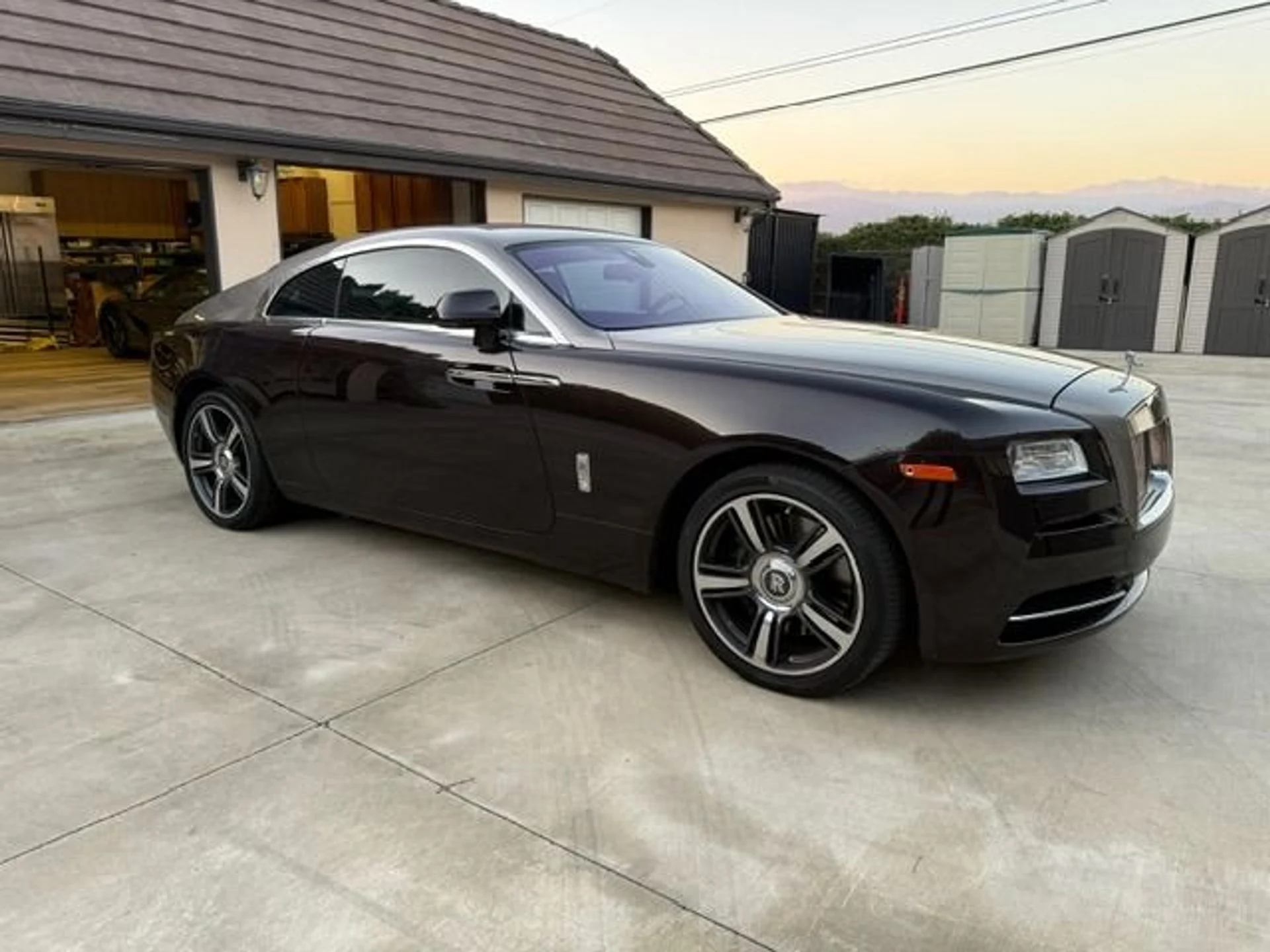 mph000_3257902301_Used_2014_Rolls_Royce_Wraith_1764026695_7916e99c91