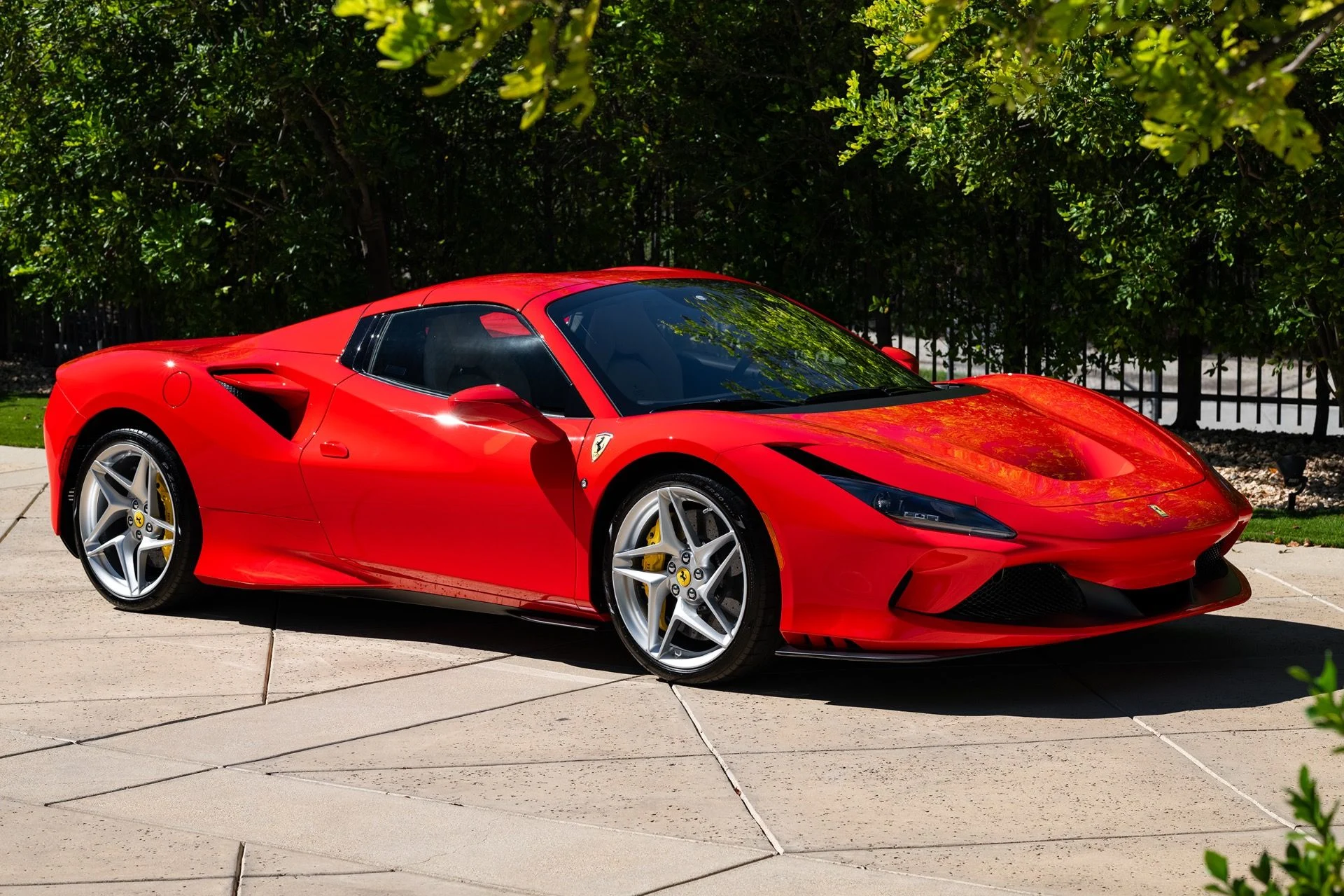mph000_3263411100_Used_2022_Ferrari_F8_Spider_1791574017_c4bcbd8116
