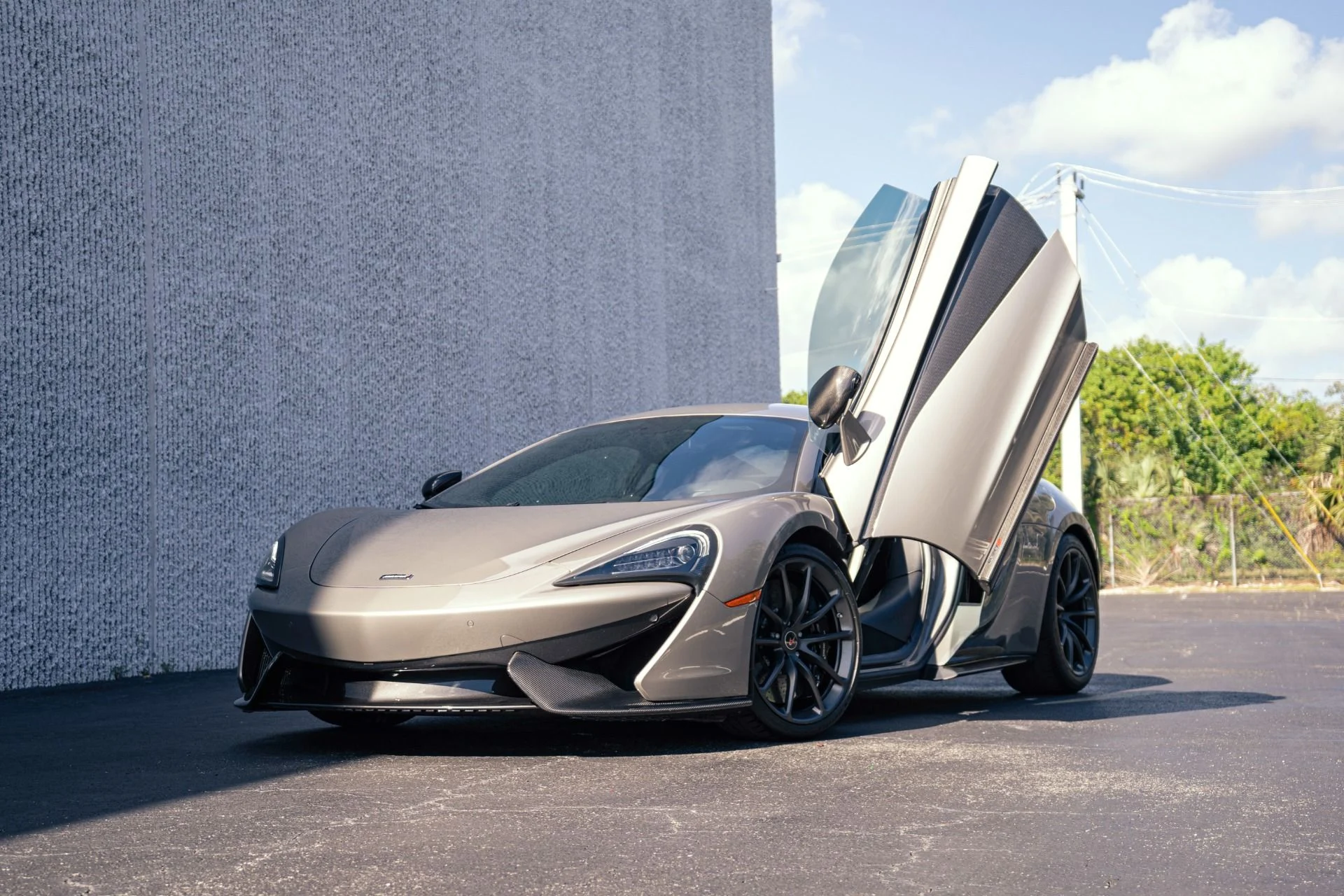 mph000_3276693300_Used_2016_Mc_Laren_570_S_Full_Exterior_Carbon_Packs_1788045338_6a2bfa78bf