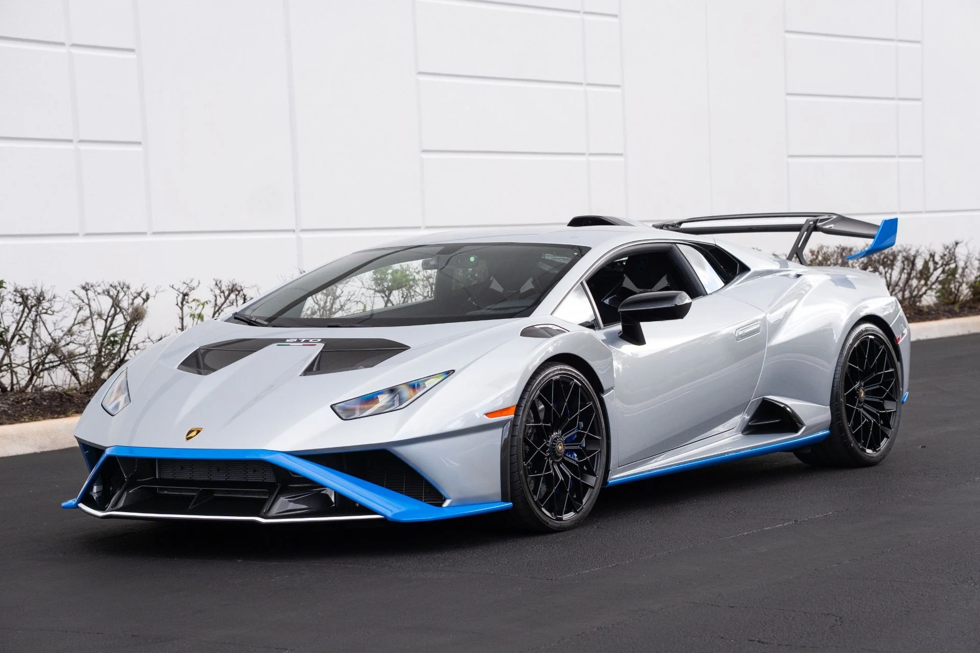 mph000_3280583694_Used_2023_Lamborghini_Huracan_STO_1770160431_ddd201638e