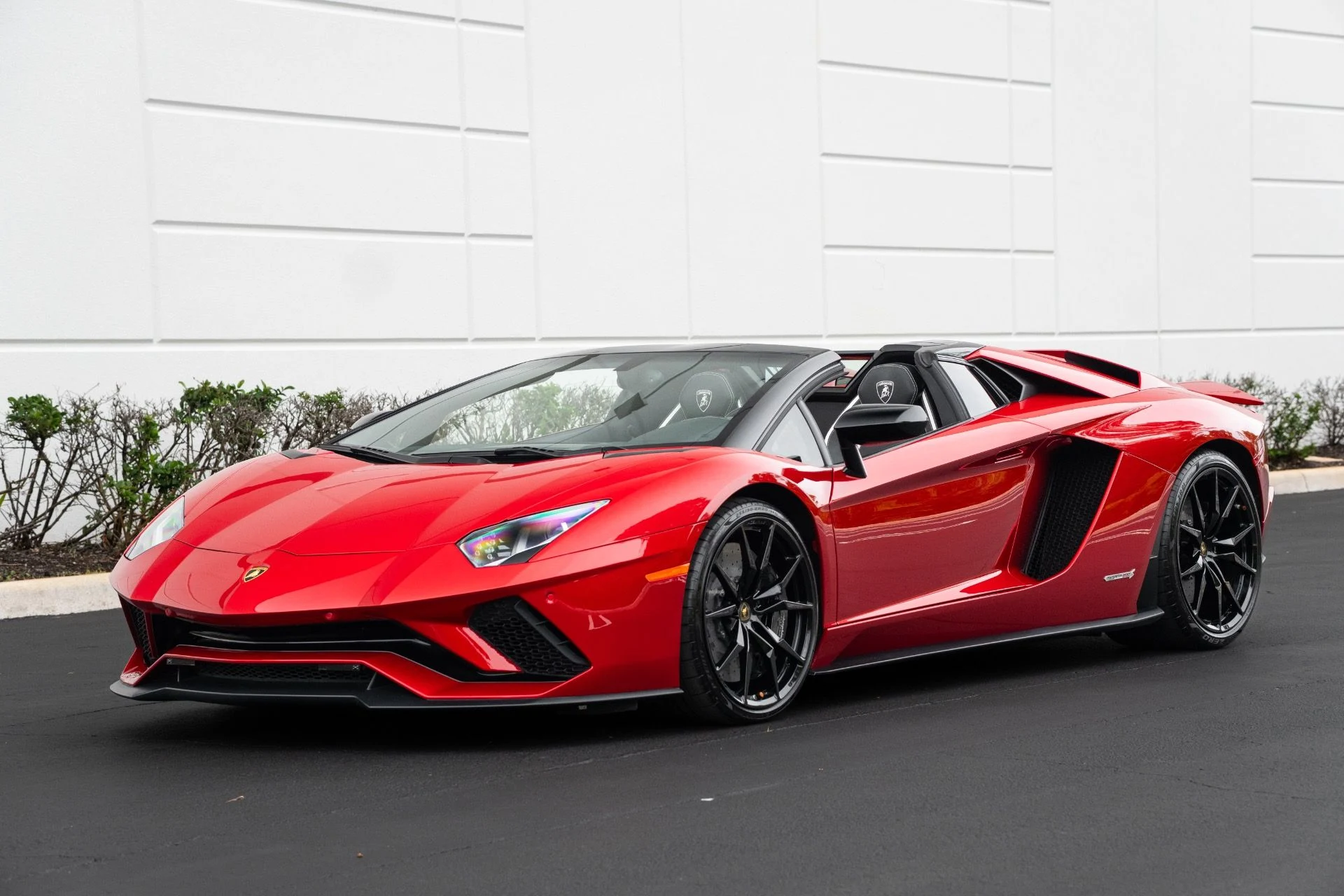 mph000_3306952531_Used_2018_Lamborghini_Aventador_Roadster_LP_740_4_S_1770343320_2b80cdd631