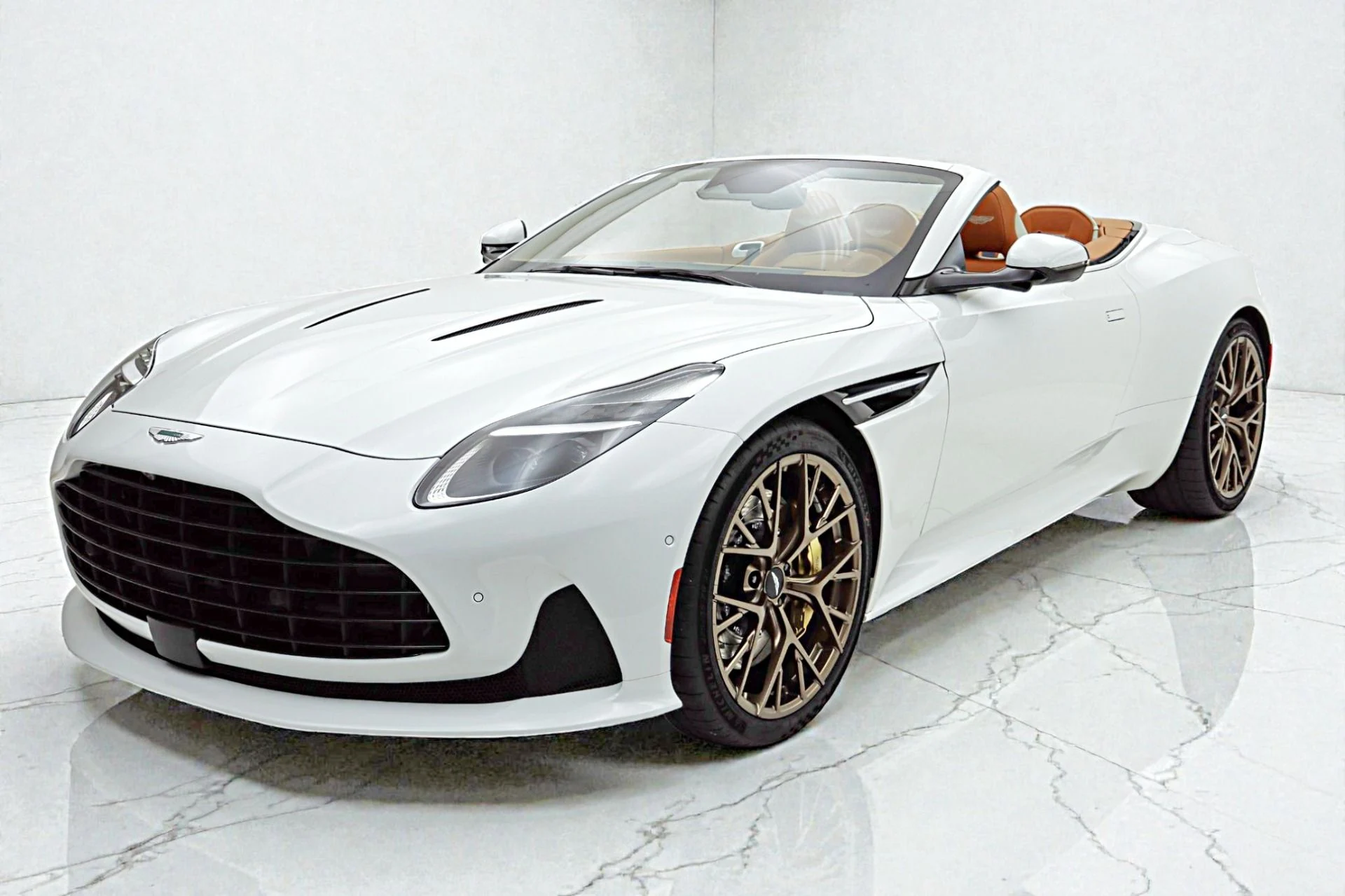 mph000_3310080672_New_2026_Aston_Martin_DB_12_Volante_6dc273de0f