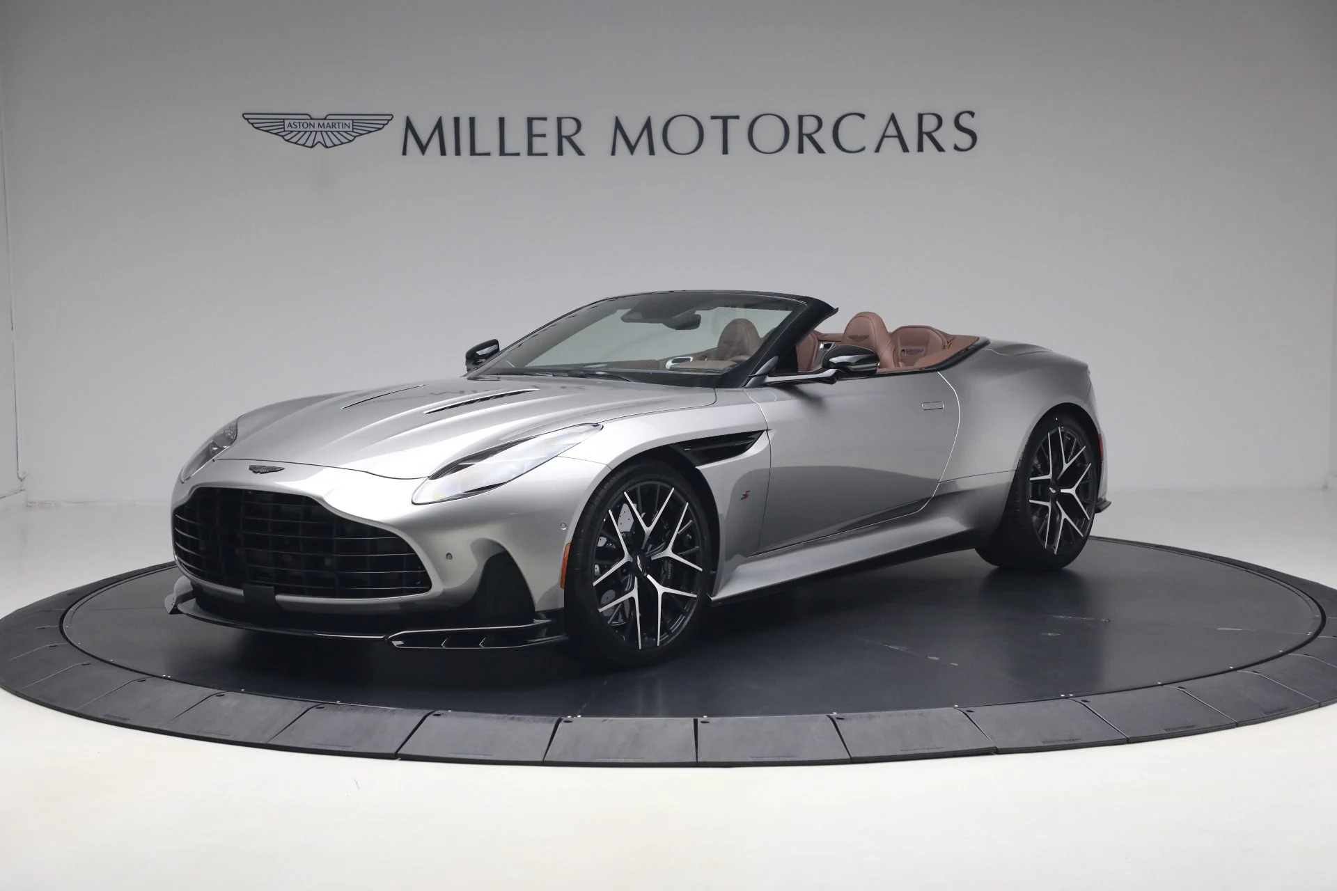 mph000_3318129880_New_2026_Aston_Martin_DB_12_S_Volante_1781361339_0c4bf85f6a