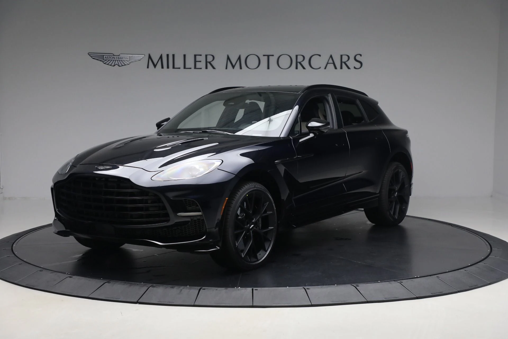mph000_332303312_New_2025_Aston_Martin_DBX_707_f228b10262