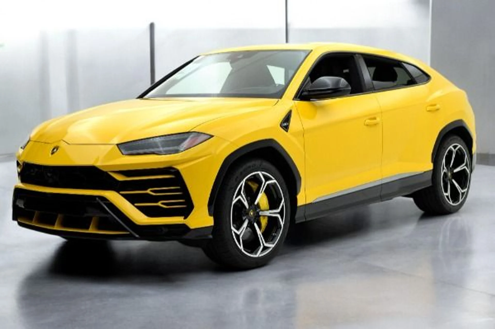 mph000_3332441340_Used_2019_Lamborghini_Urus_97ff7a17e2
