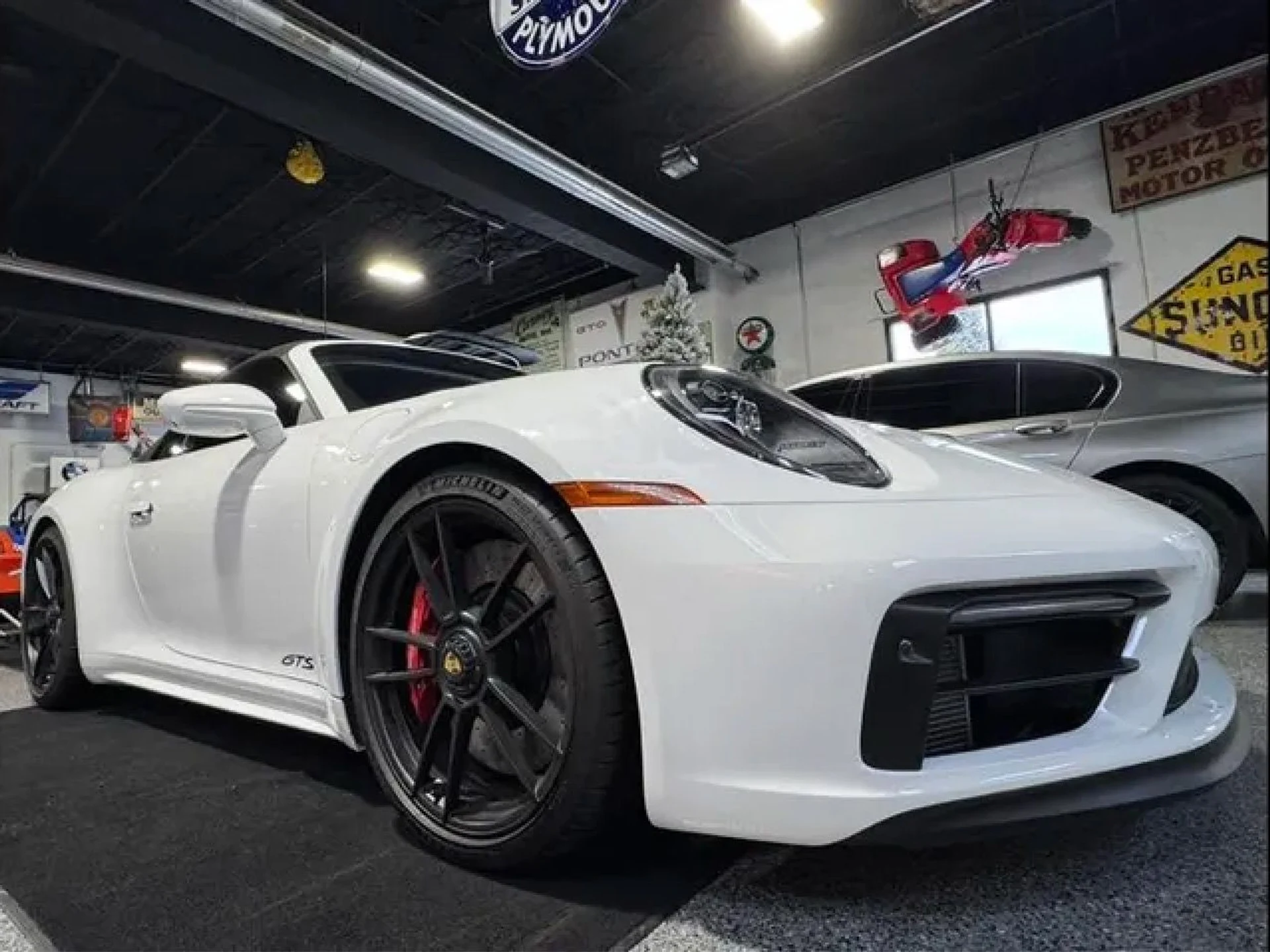 mph000_3339117835_Used_2024_Porsche_911_Carrera_GTS_1778872304_5c39d3f18e
