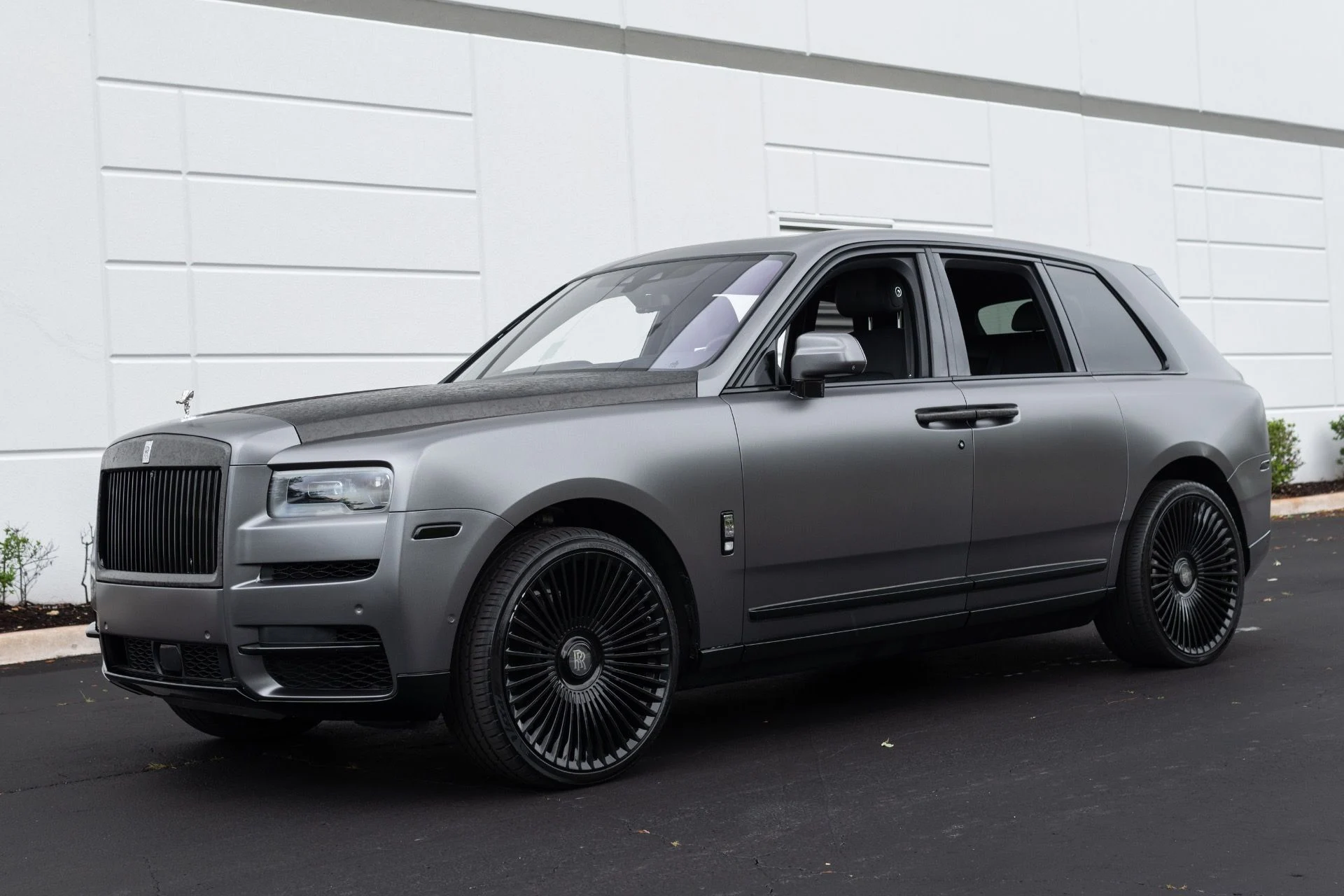 mph000_3347302023_Used_2020_Rolls_Royce_Cullinan_1775753700_4d202e2b36