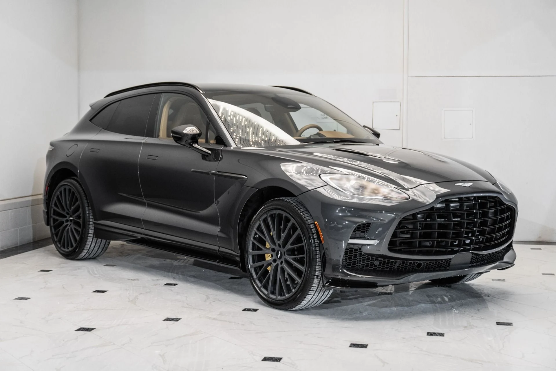 mph000_3367462275_New_2025_Aston_Martin_DBX_707_1736525451_919258d336