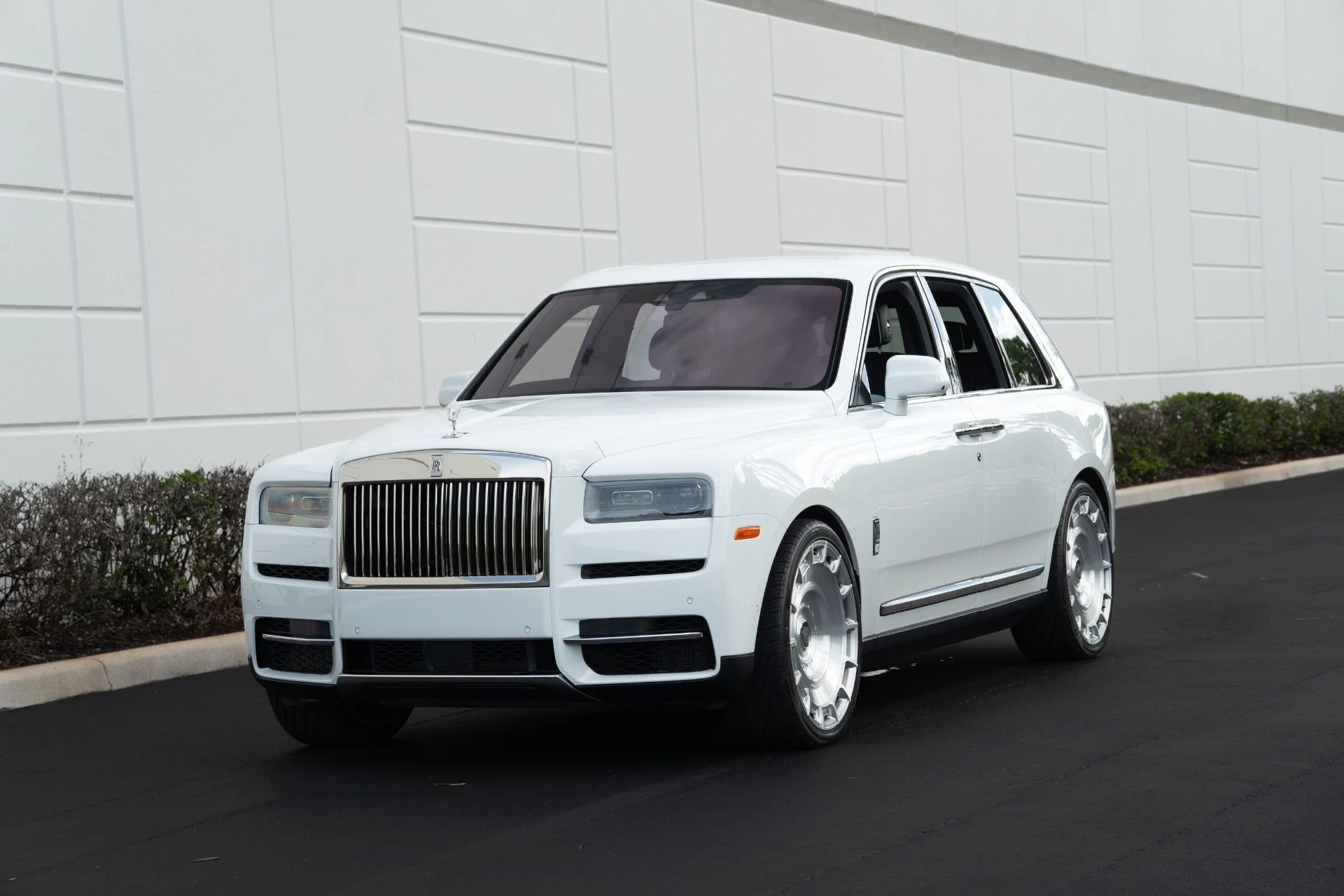 mph000_3376817083_Used_2024_Rolls_Royce_Cullinan_1759183626_872351d613