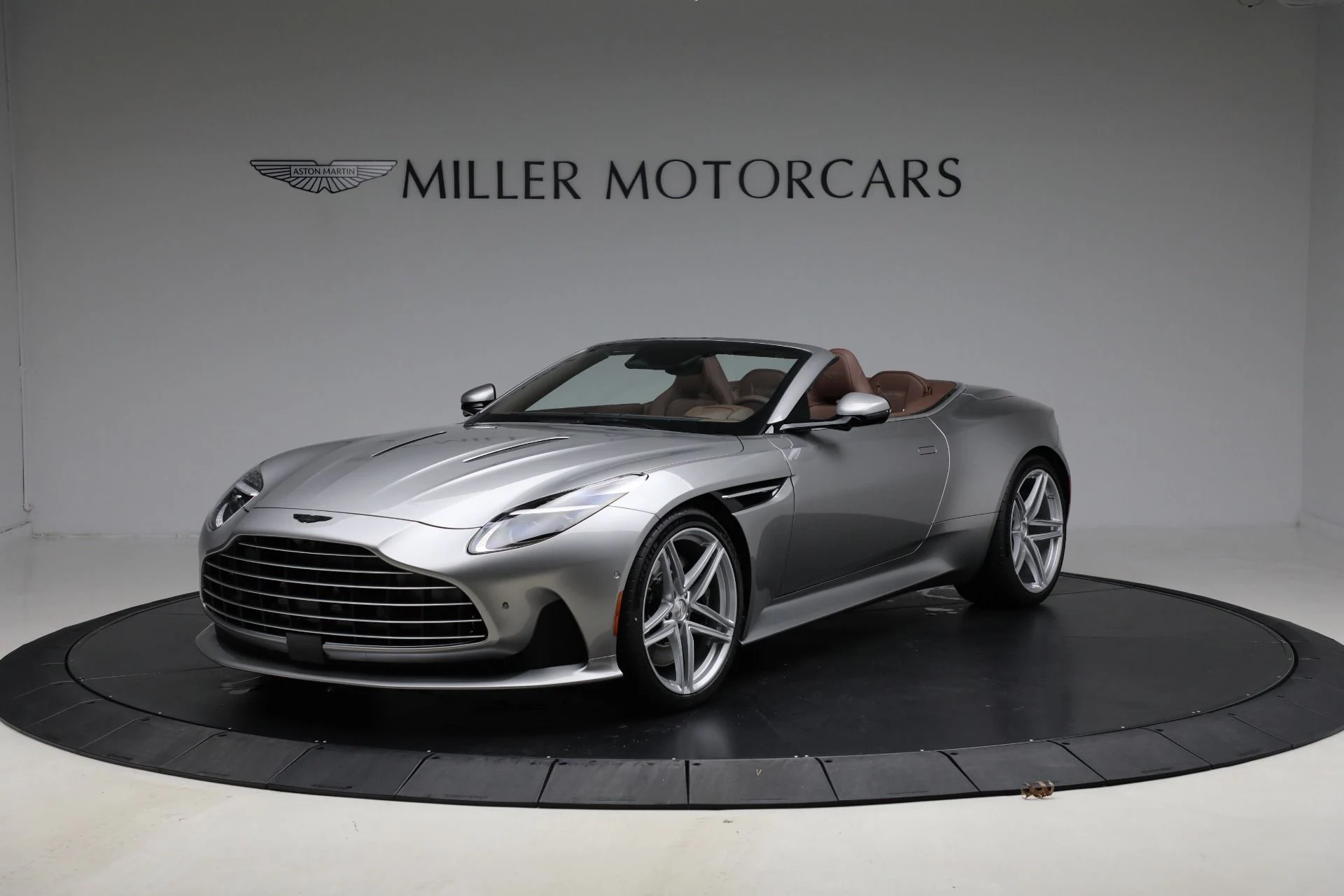 mph000_3380238806_New_2026_Aston_Martin_DB_12_Volante_1763416727_2e698207ea