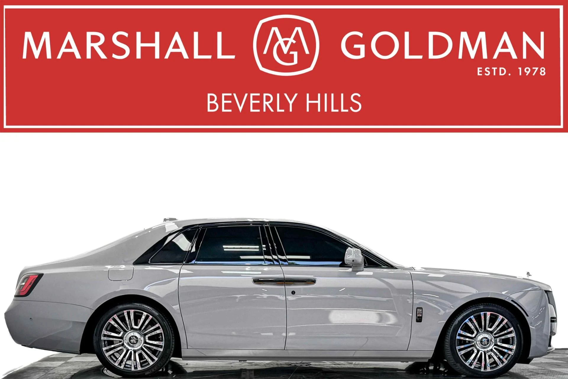 mph000_3386385532_Used_2022_Rolls_Royce_Ghost_The_Ghost_Package_Bespoke_Audio_Illuminated_Fascia_1785265086_c2243f4367