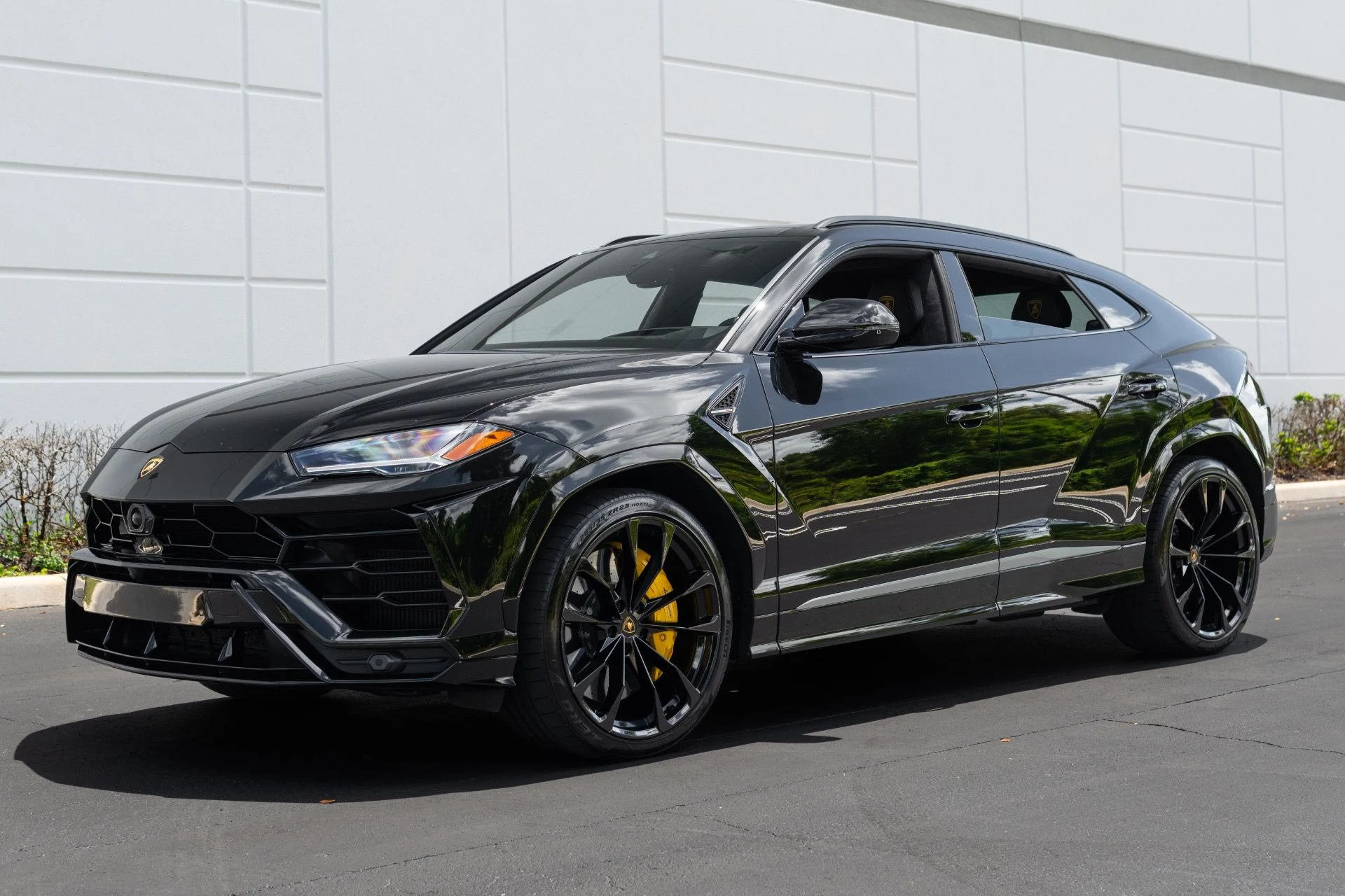 mph000_3400998676_Used_2022_Lamborghini_Urus_1776127481_fca855ffbe
