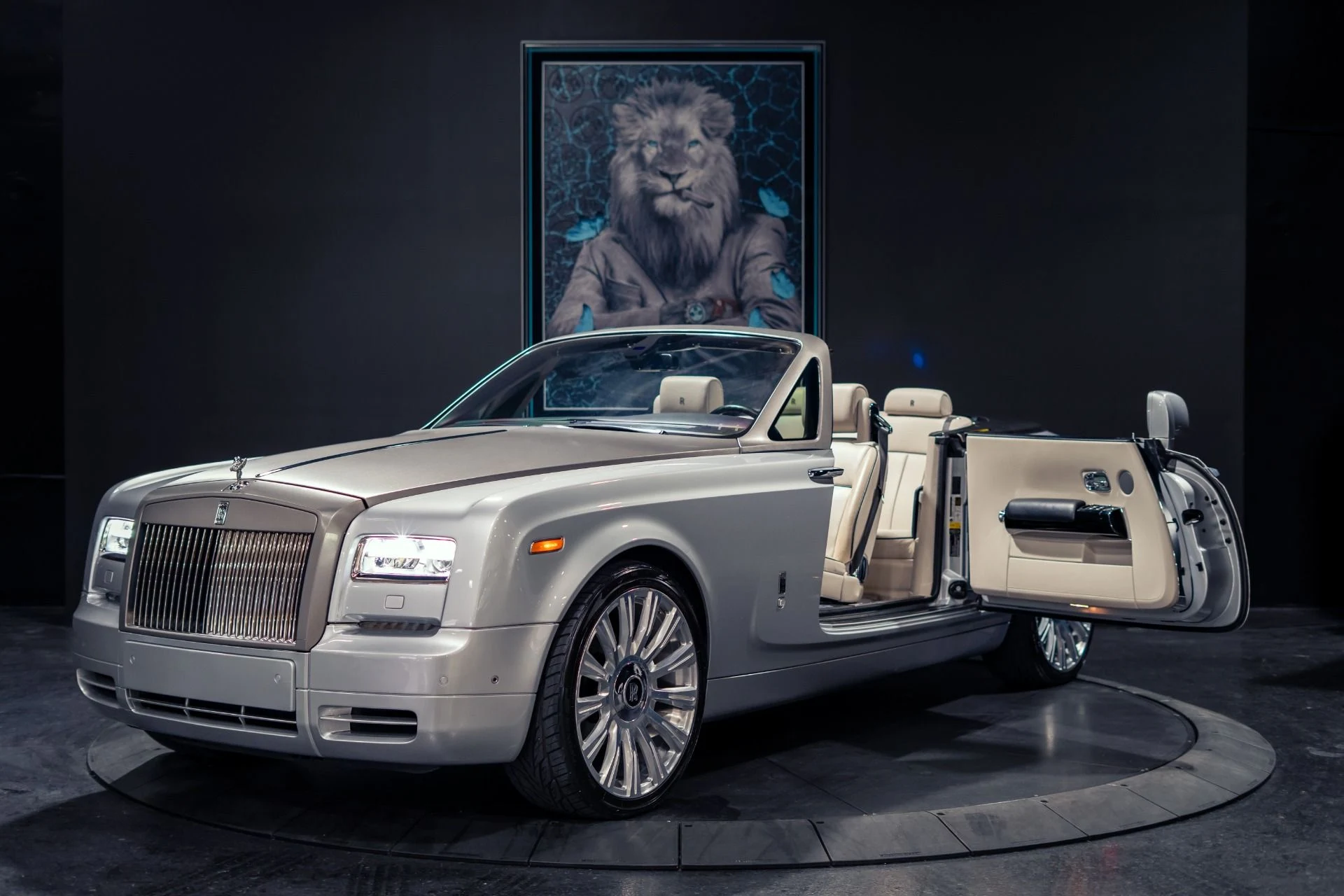 mph000_3401445662_Used_2014_Rolls_Royce_Phantom_Drophead_Coupe_1782854989_ccf708ff16